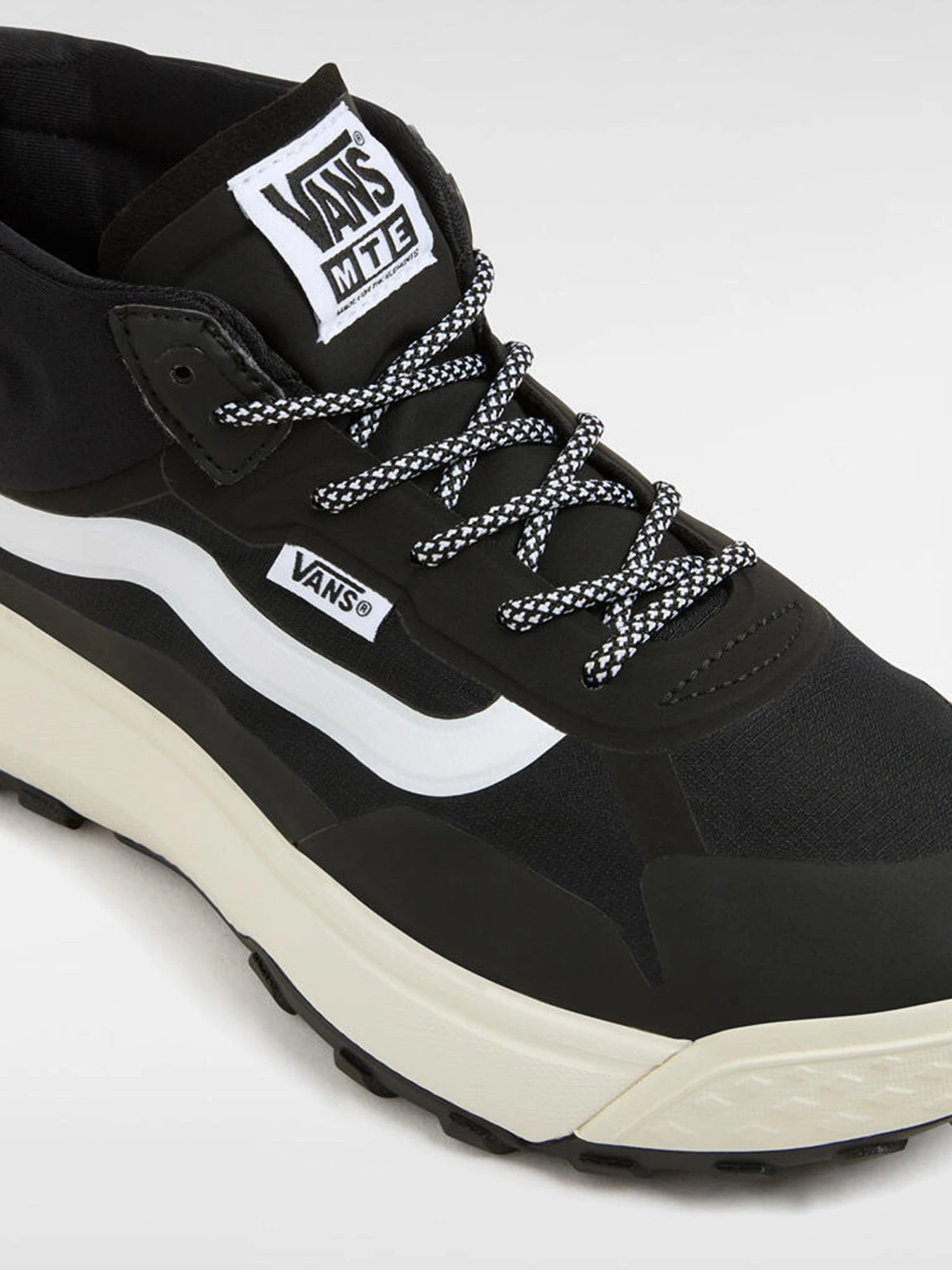 Ботинки и сапоги Vans MTE Crosspath Mid модель VN000CVVBA21 Ботинки и сапоги Vans MTE Crosspath Mid модель VN000CVVBA21 Фото