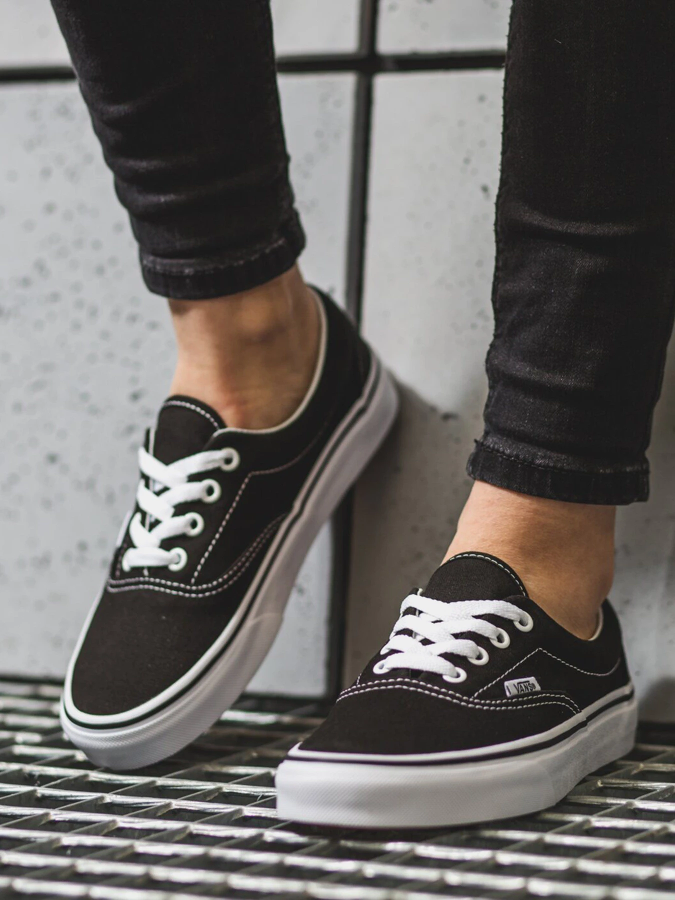 Кеди Vans Era модель VN000EWZBLK1 Кеди Vans Era модель VN000EWZBLK1 Фото