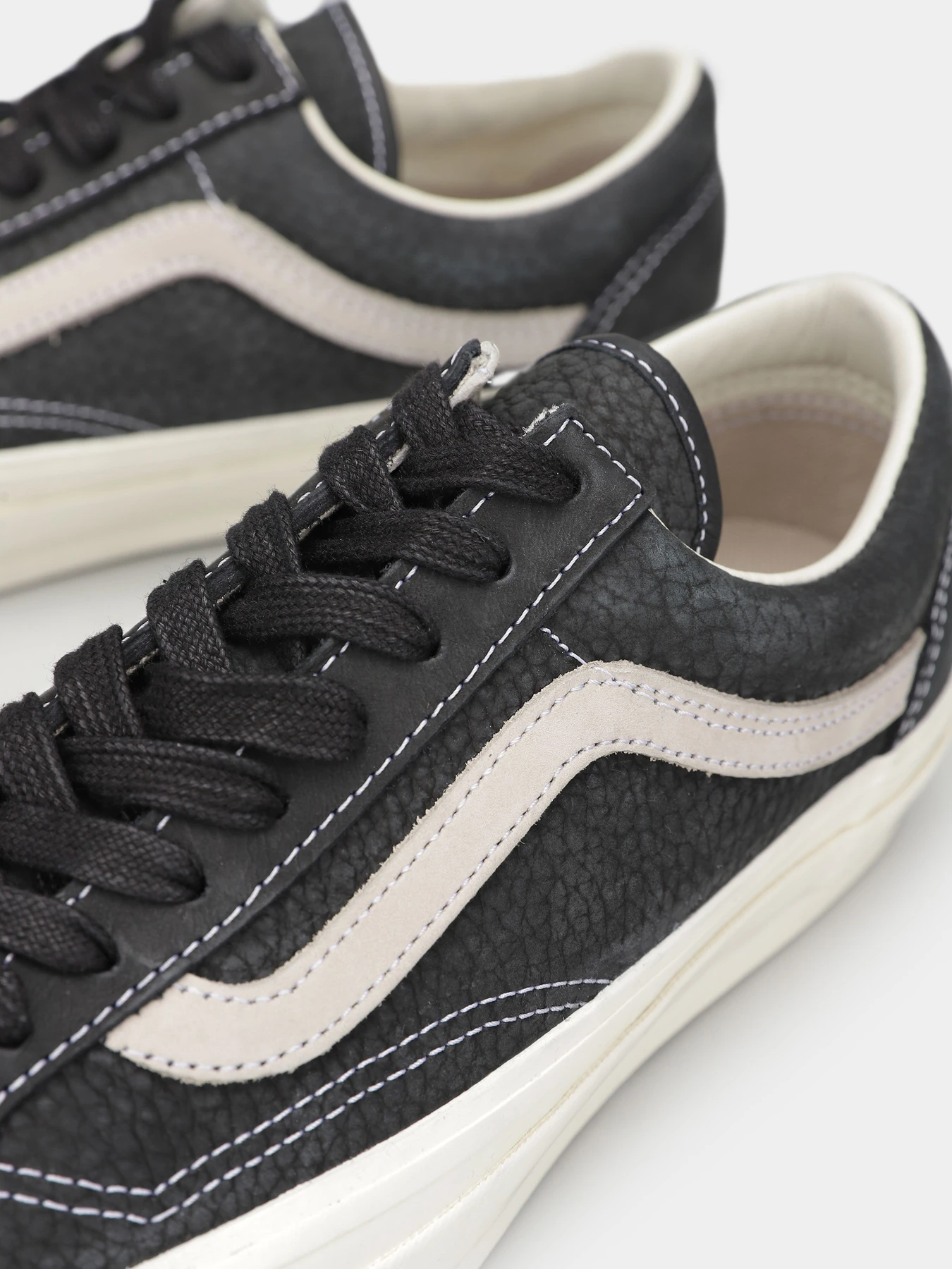 Кеды Vans Lx Old Skool 36 модель VN000D57BLK1 Кеды Vans Lx Old Skool 36 модель VN000D57BLK1 Фото