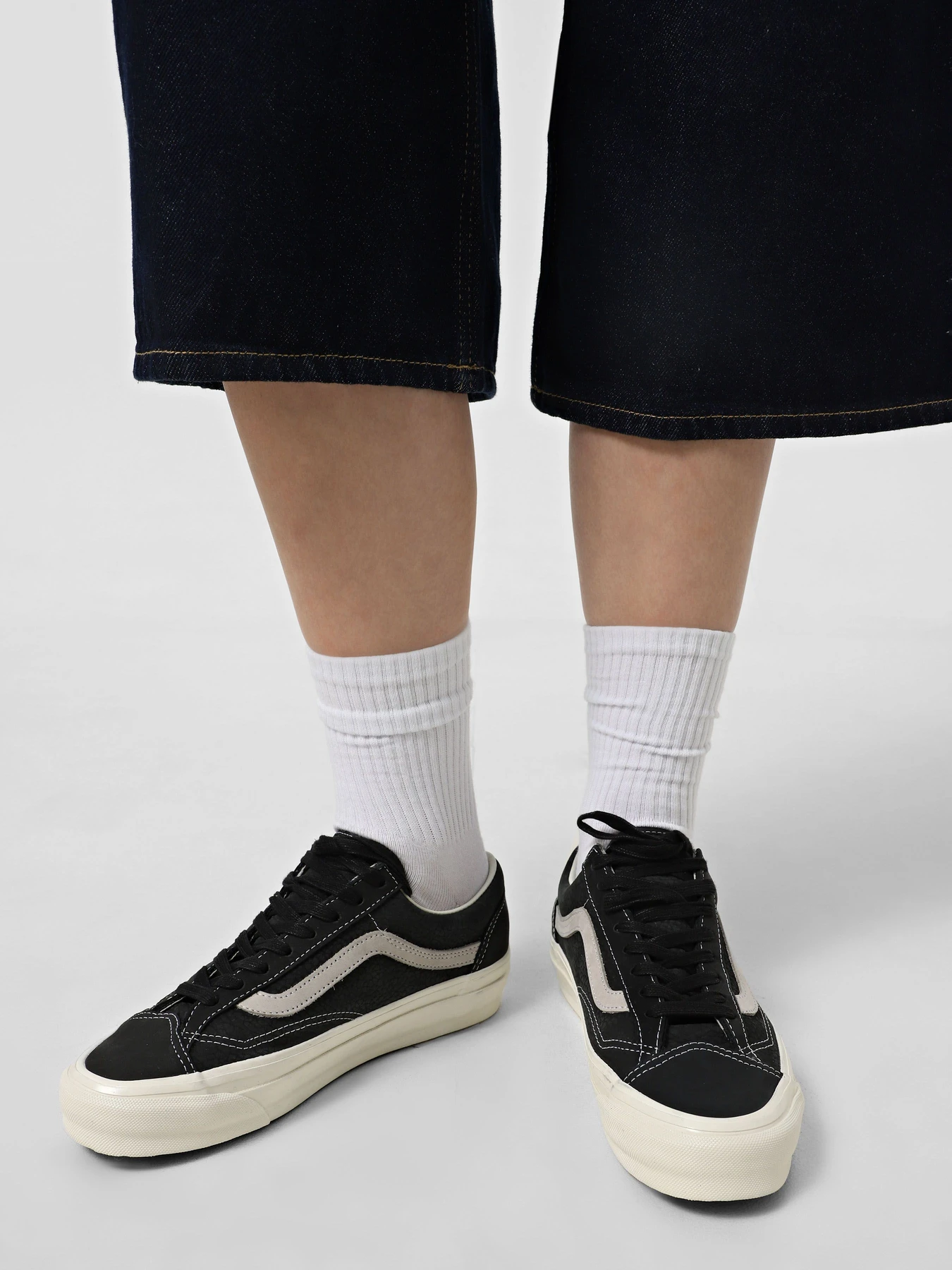 Кеды Vans Lx Old Skool 36 модель VN000D57BLK1 Кеды Vans Lx Old Skool 36 модель VN000D57BLK1 Фото