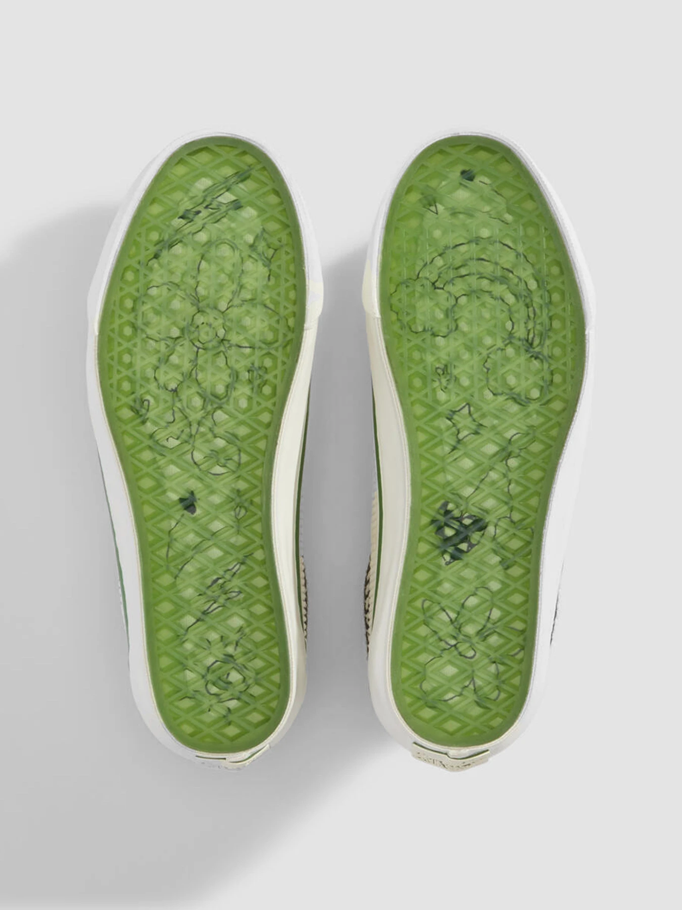 Кеды Vans Old Skool Charms модель VN000EGYCRM1 Кеды Vans Old Skool Charms модель VN000EGYCRM1 Фото