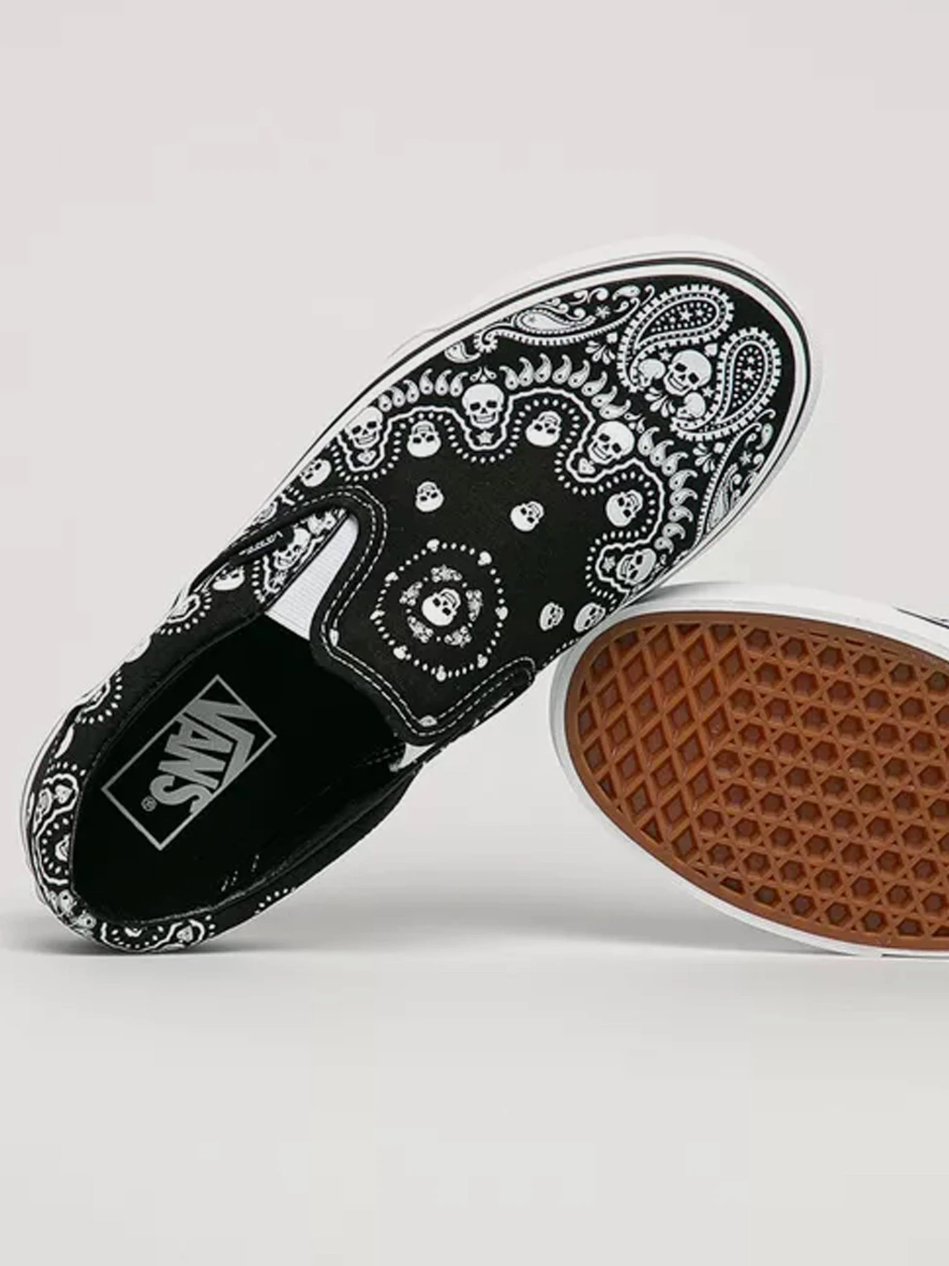 Кеды Vans Bandana Classic Slip-On модель VN0A33TBD9S1 Кеды Vans Bandana Classic Slip-On модель VN0A33TBD9S1 Фото