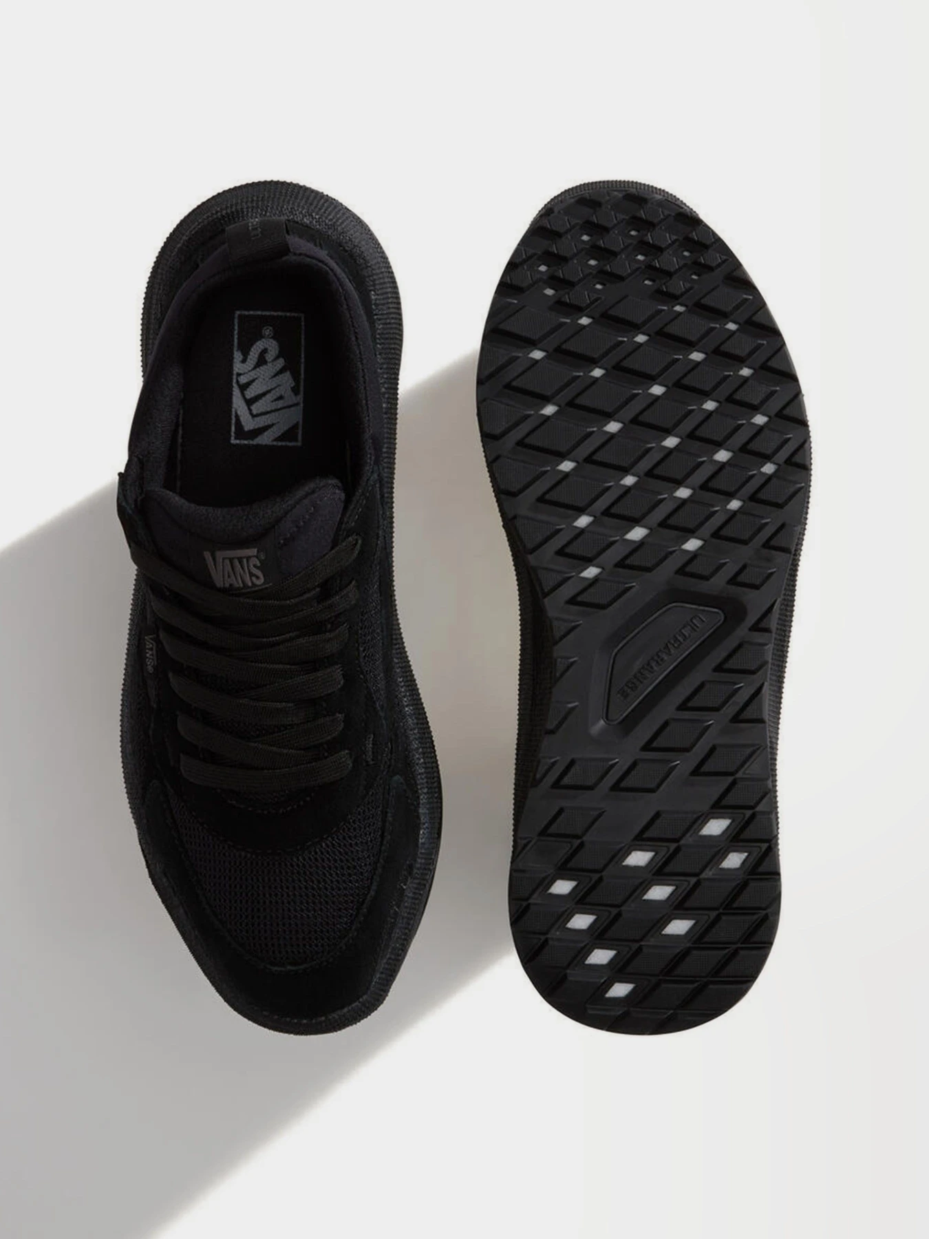 Кросівки Vans ULTRARANGE NEO 2.0 модель VN000EJ8BLK1 Кросівки Vans ULTRARANGE NEO 2.0 модель VN000EJ8BLK1 Фото