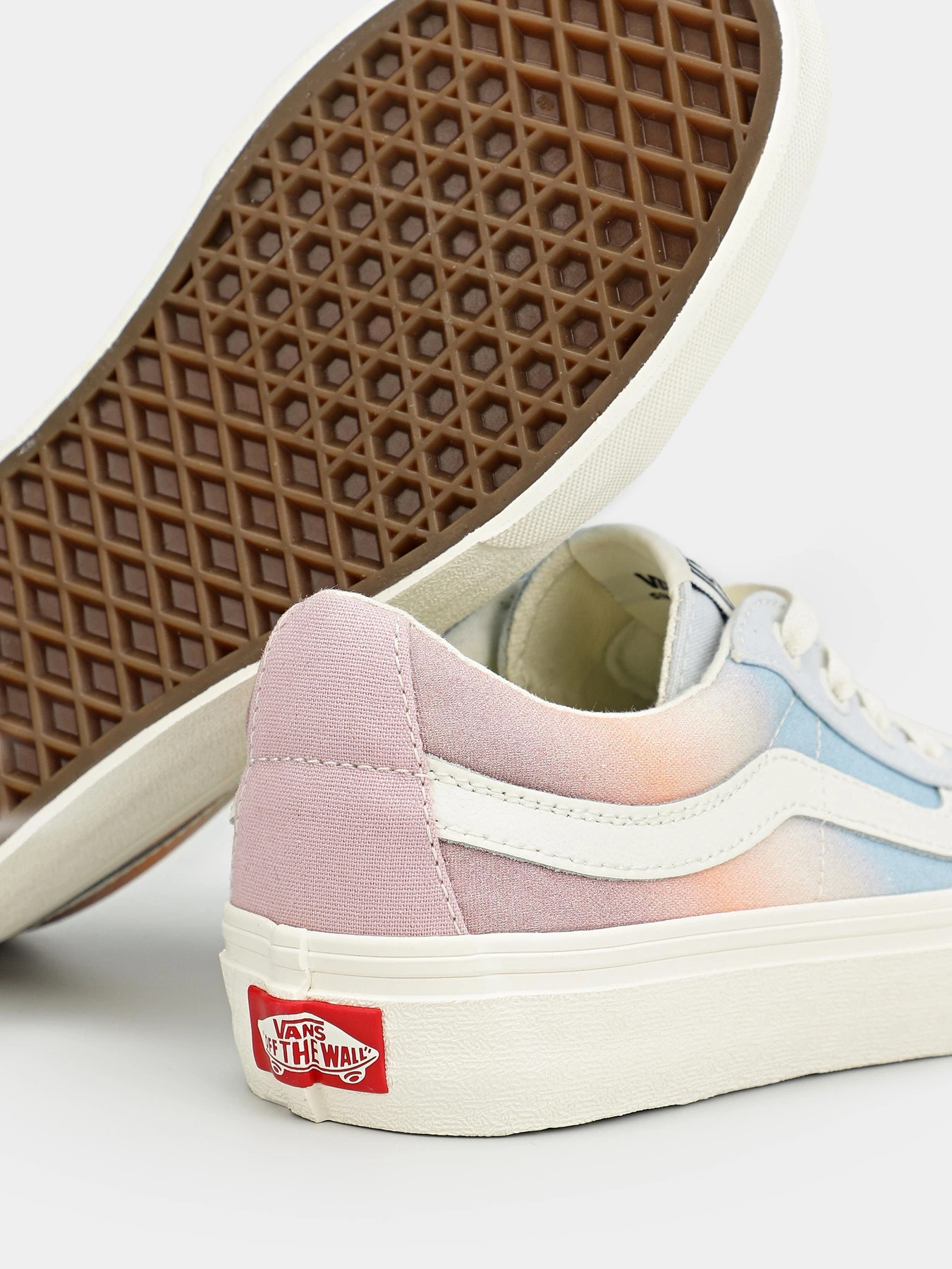 Кеды Vans Sk8-Low Reissue VR3 модель VN0007R14481 Кеды Vans Sk8-Low Reissue VR3 модель VN0007R14481 Фото