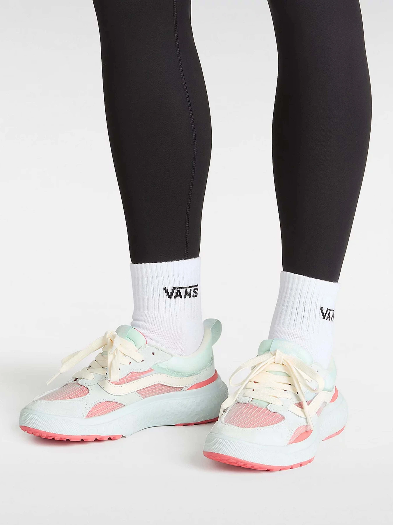 Кросівки Vans MTE Ultrarange Neo VR3 модель VN000CWE8871 Кросівки Vans MTE Ultrarange Neo VR3 модель VN000CWE8871 Фото