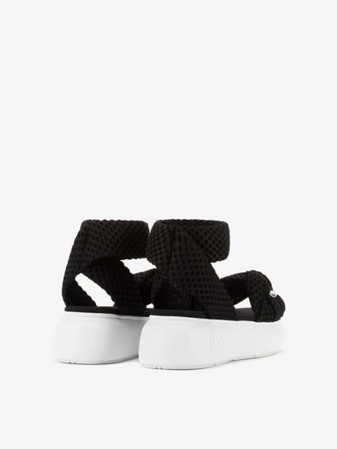 Босоніжки Armani Exchange модель XDP021-XV378-00002 Босоніжки Armani Exchange модель XDP021-XV378-00002 Фото