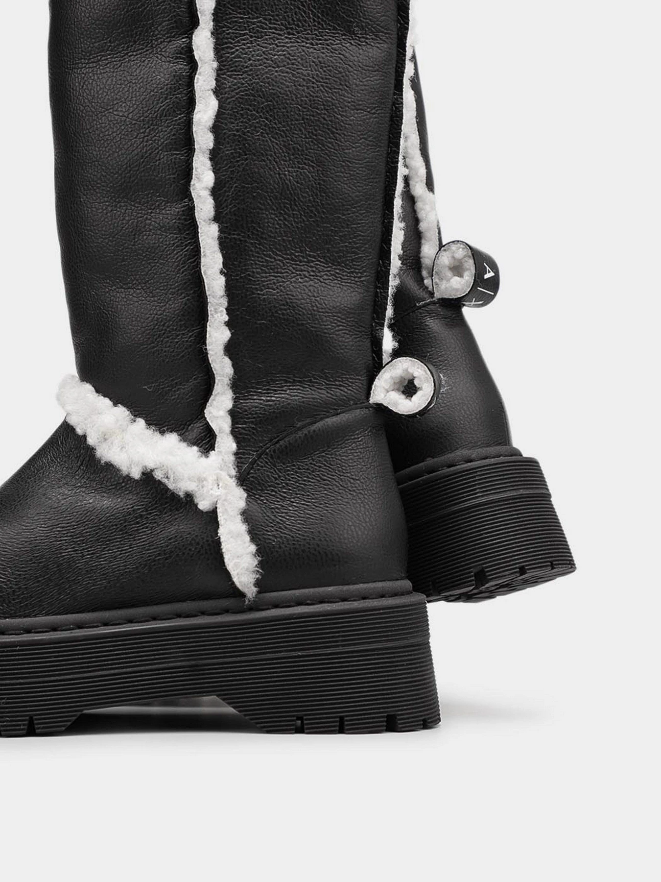 Ботинки и сапоги Armani Exchange модель XDO007-XV401-N642 Фото