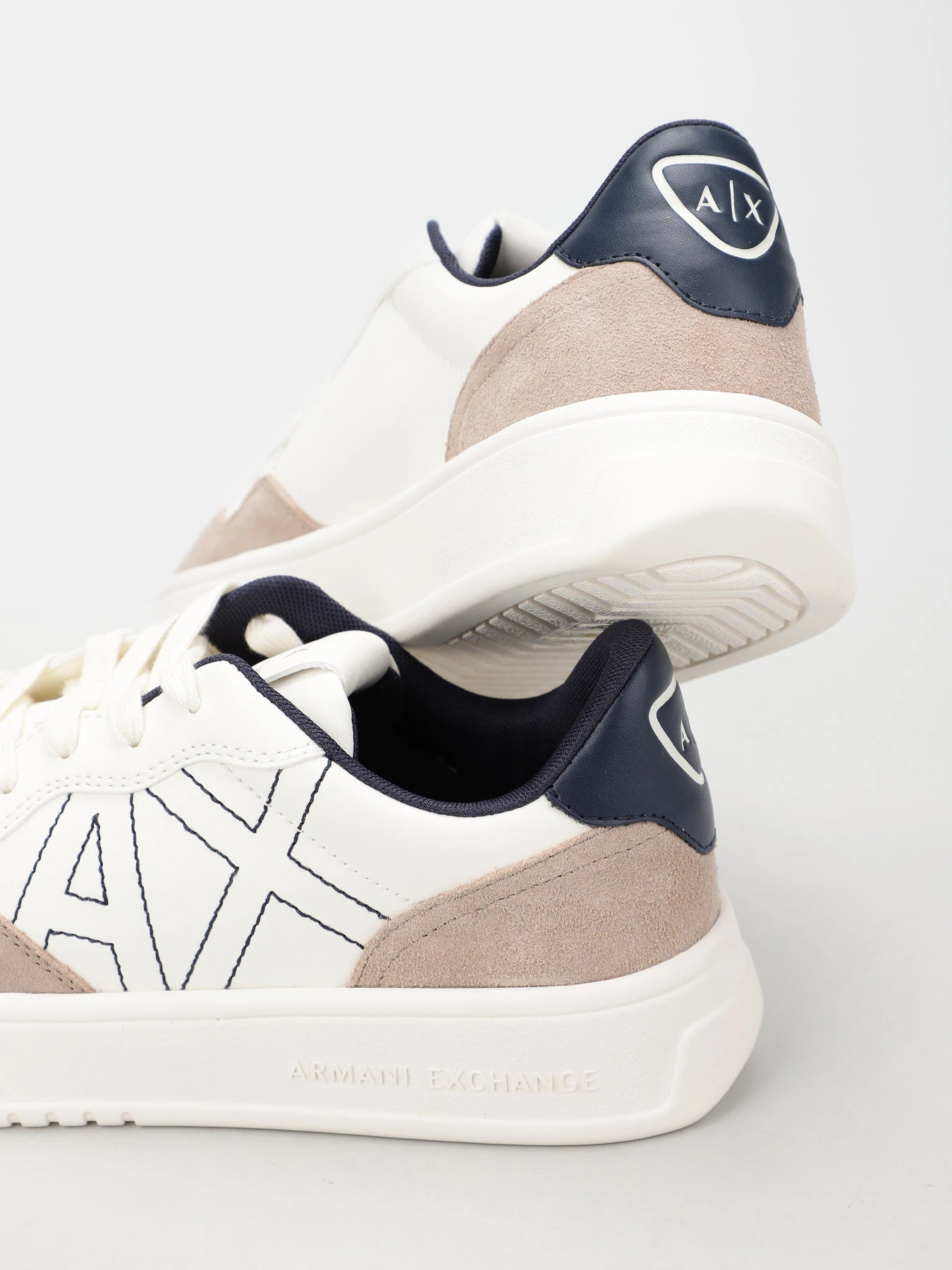 Кроссовки Armani Exchange модель XDX103-XV579-S030 Фото