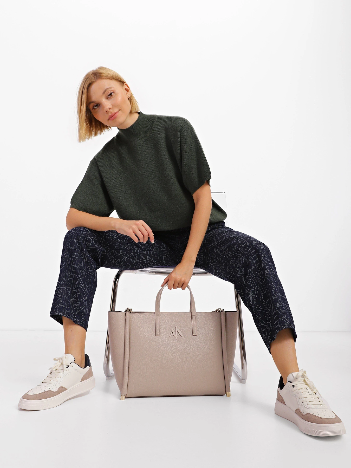 Кроссовки Armani Exchange модель XDX103-XV579-S030 Фото