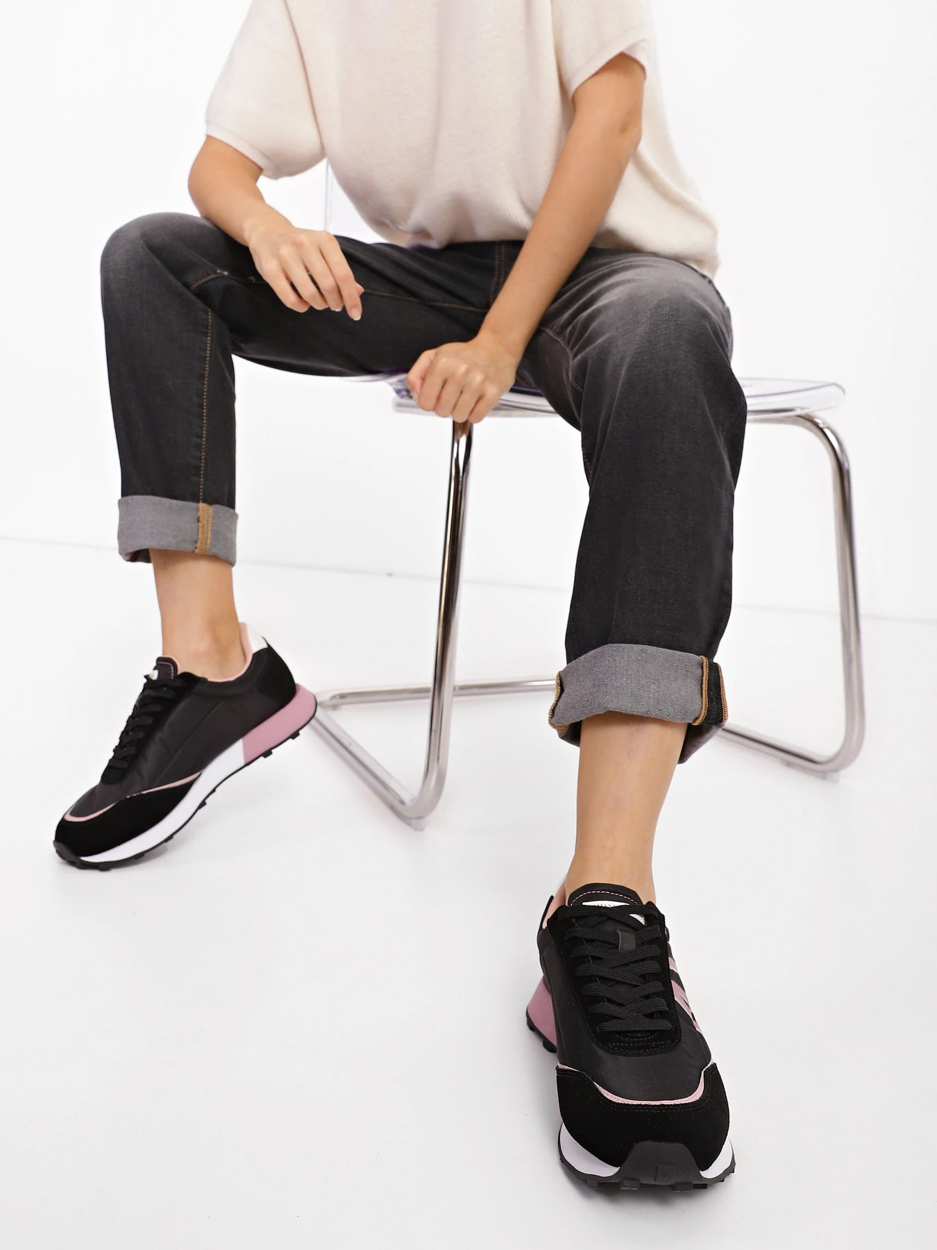 Кроссовки Armani Exchange модель XDX109-XV588-K700 Кроссовки Armani Exchange модель XDX109-XV588-K700 Фото