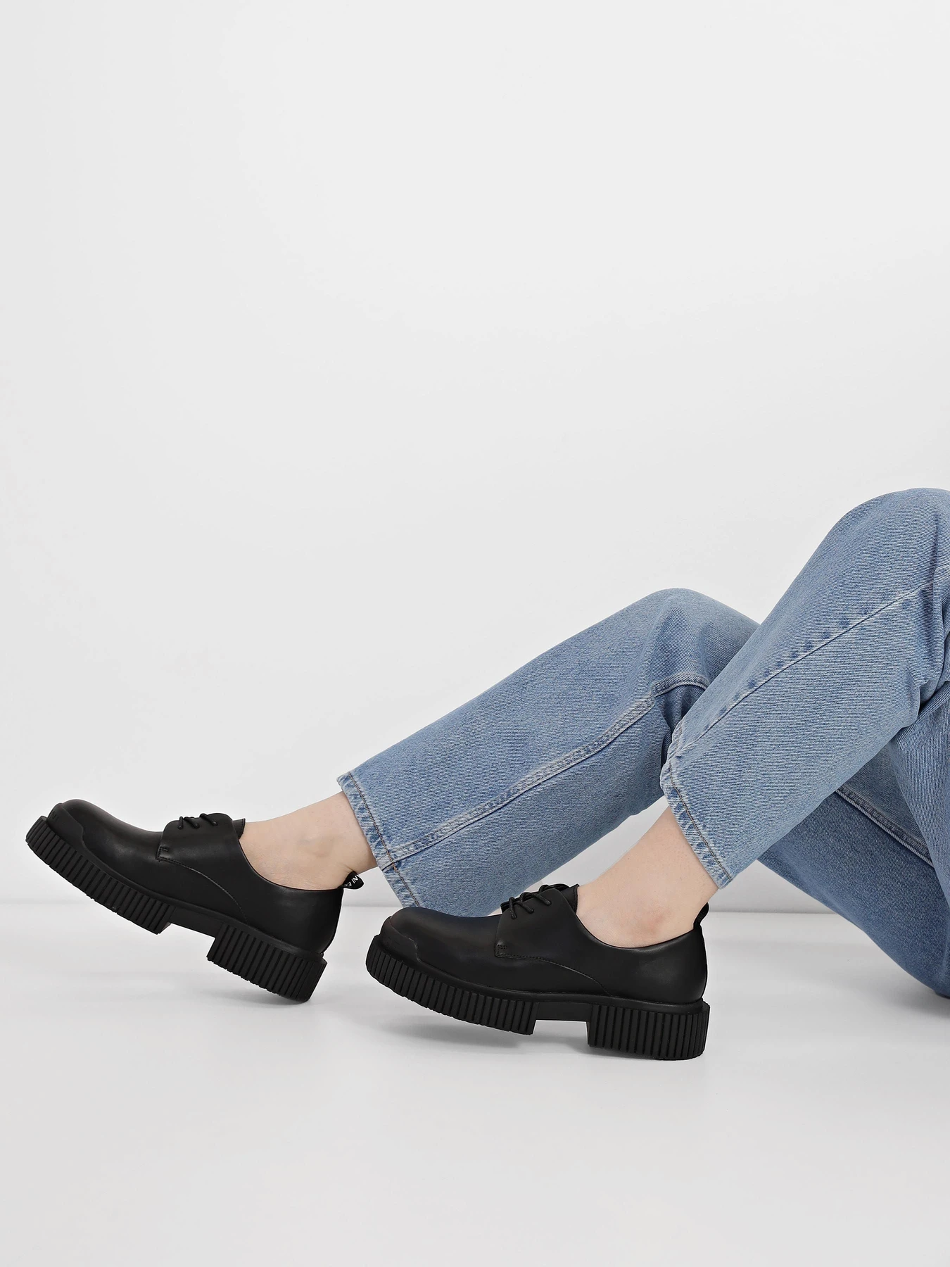Туфли и лоферы Armani Exchange модель XDC010-XV628-00002 Туфли и лоферы Armani Exchange модель XDC010-XV628-00002 Фото
