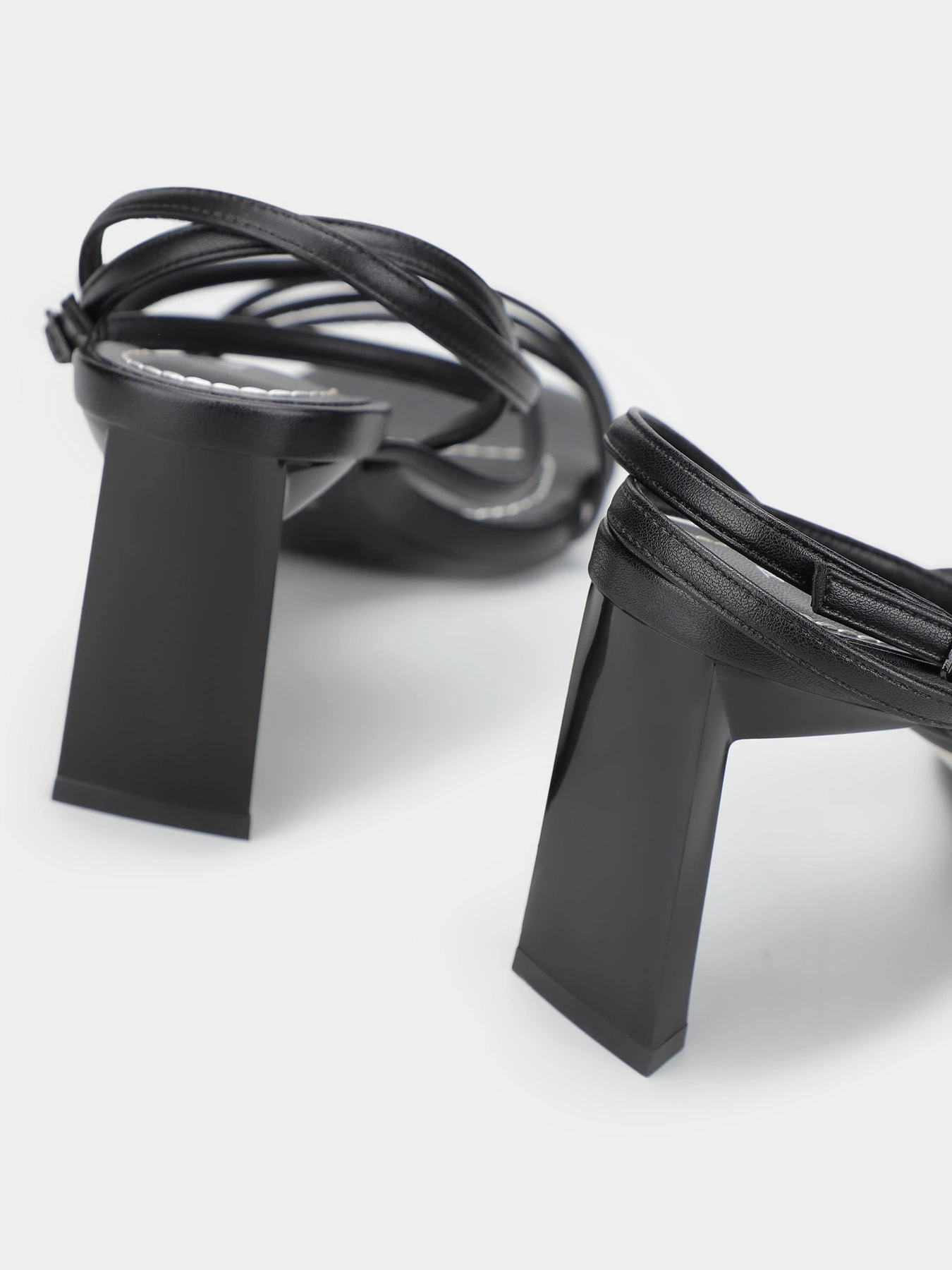 Босоніжки Armani Exchange модель XDP033-XV688-00002 Фото