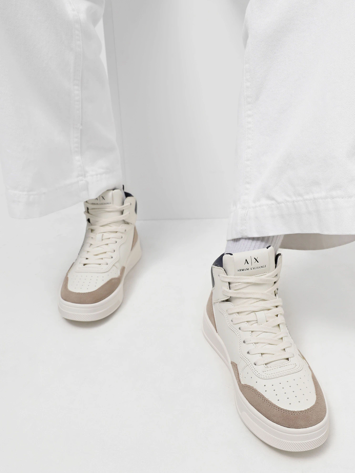 Кросівки Armani Exchange модель XDZ024-XV579-S030 Фото