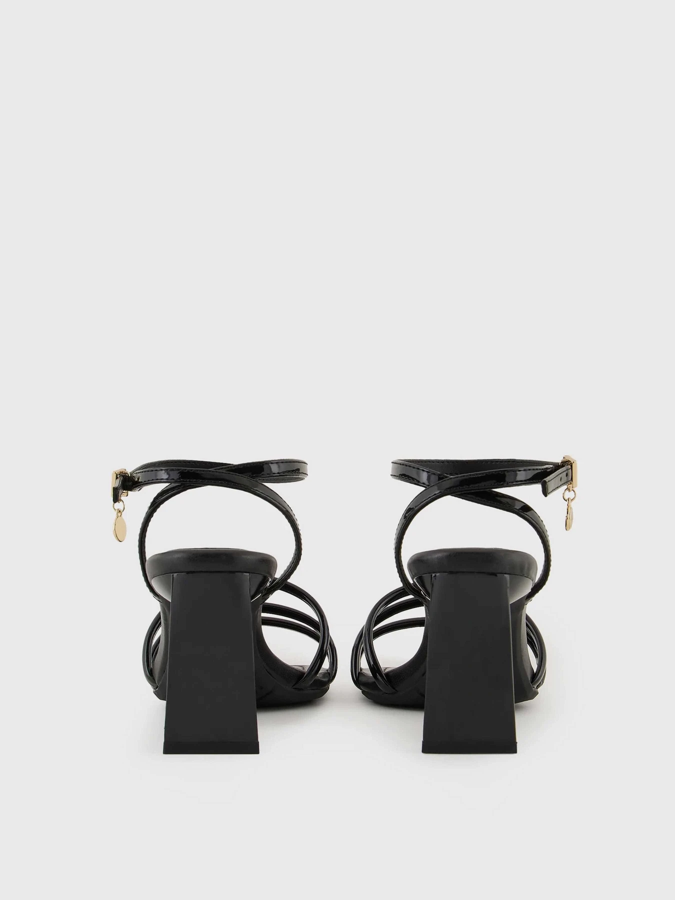 Босоножки Armani Exchange модель XDP048-XV843-00002 Босоножки Armani Exchange модель XDP048-XV843-00002 Фото