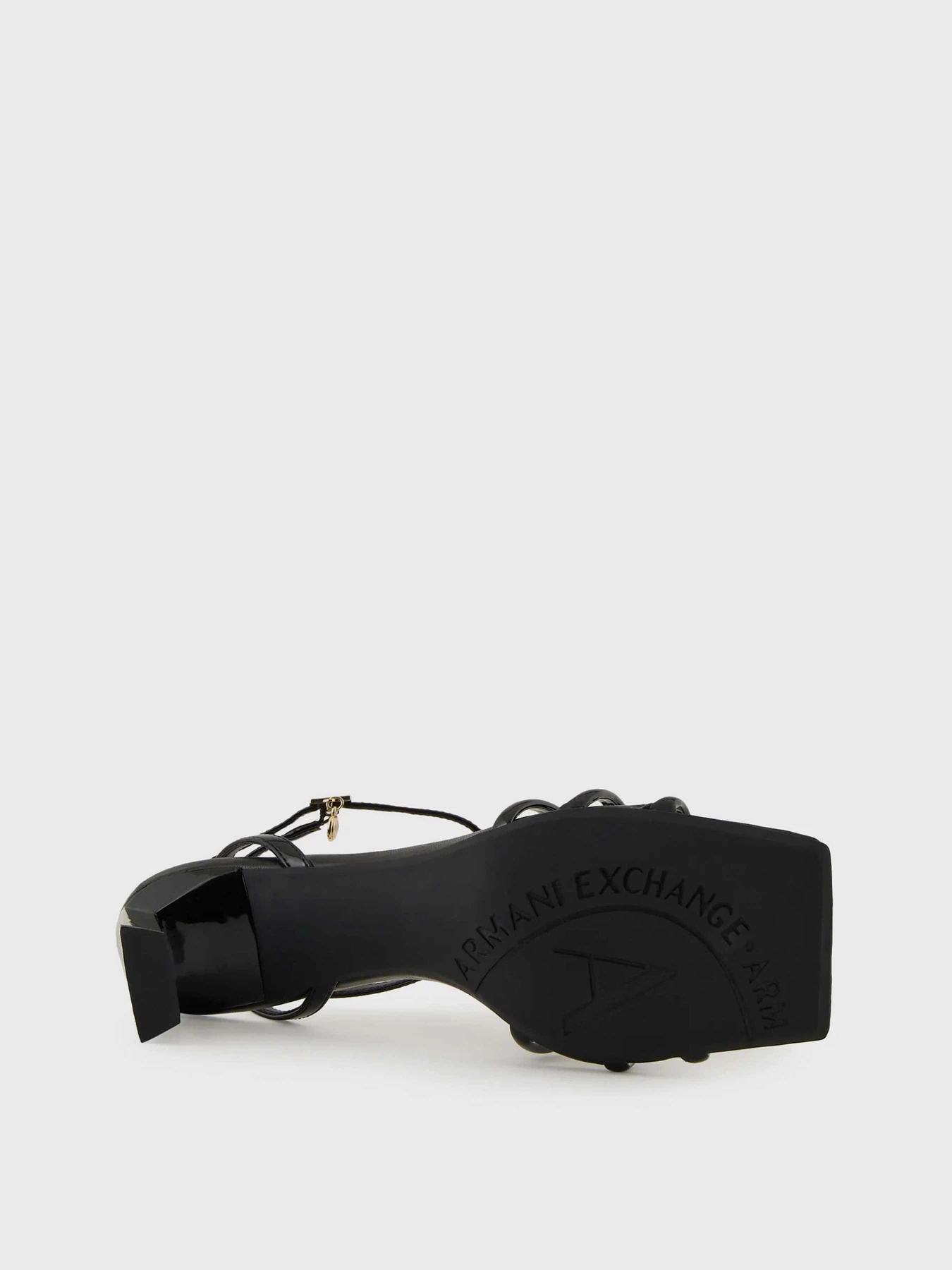 Босоножки Armani Exchange модель XDP048-XV843-00002 Босоножки Armani Exchange модель XDP048-XV843-00002 Фото