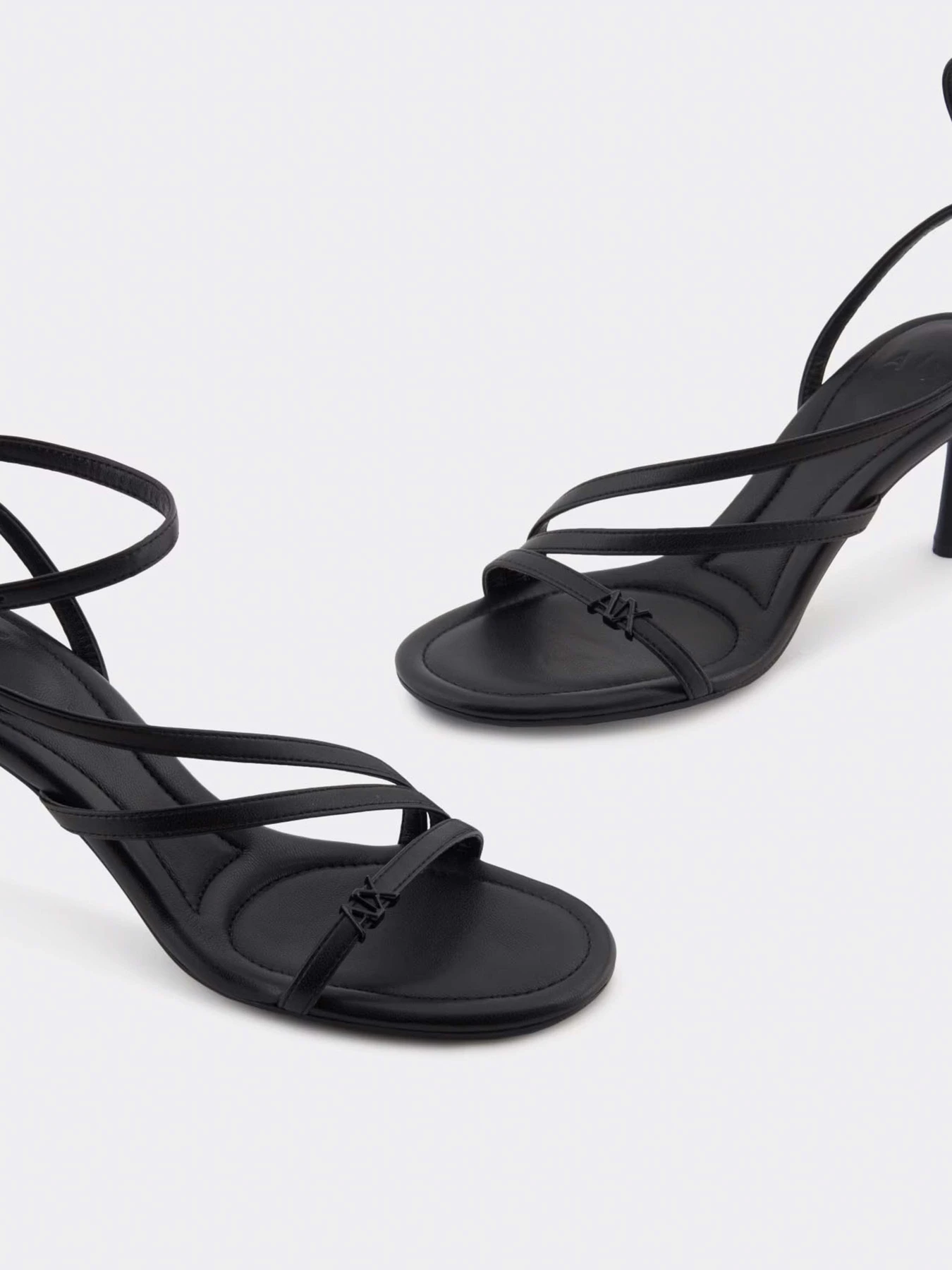 Босоножки Armani Exchange модель XDP058-XV841-00002 Фото