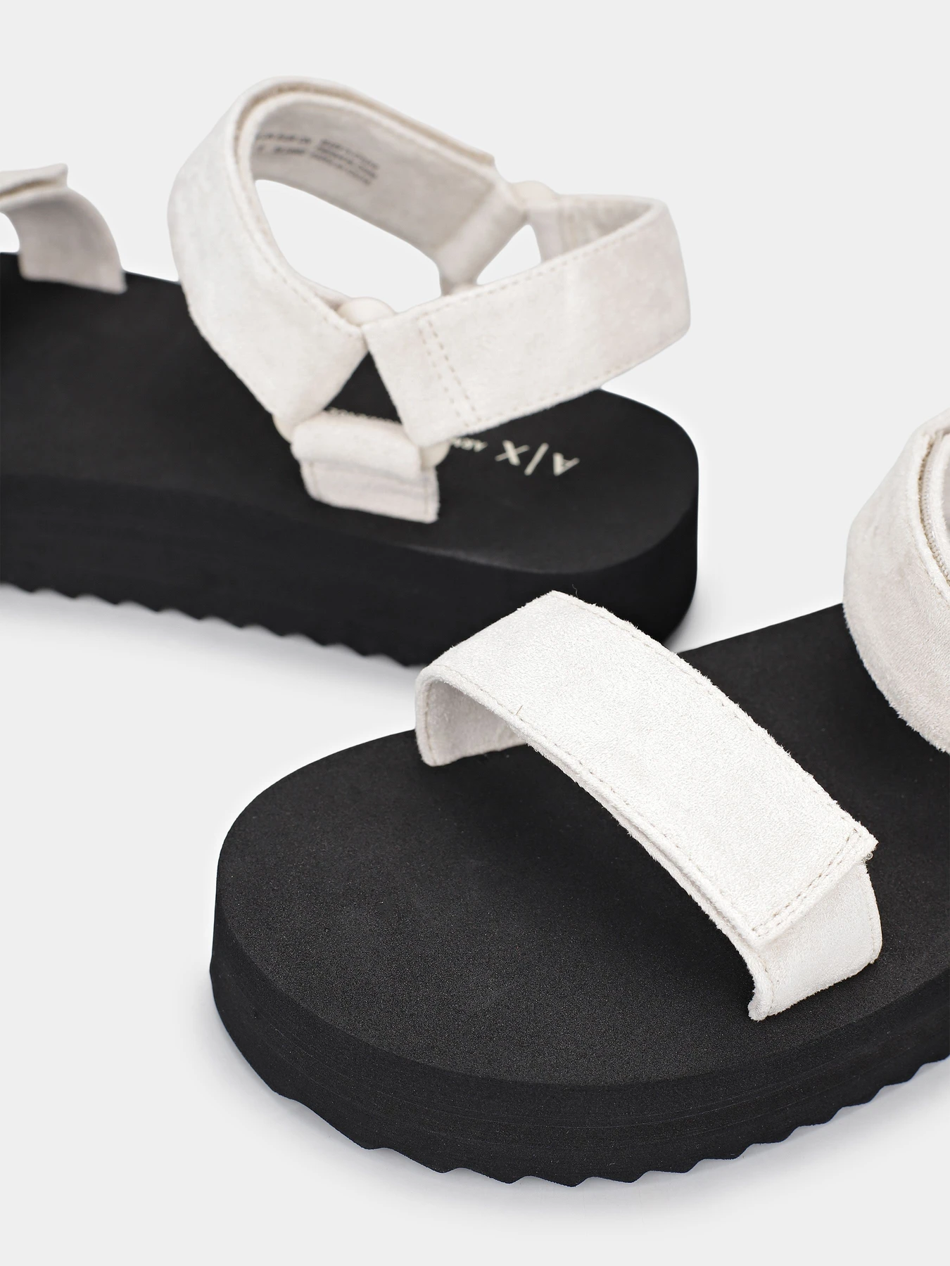 Сандалии Armani Exchange модель XDP064-XV928-01819 Фото