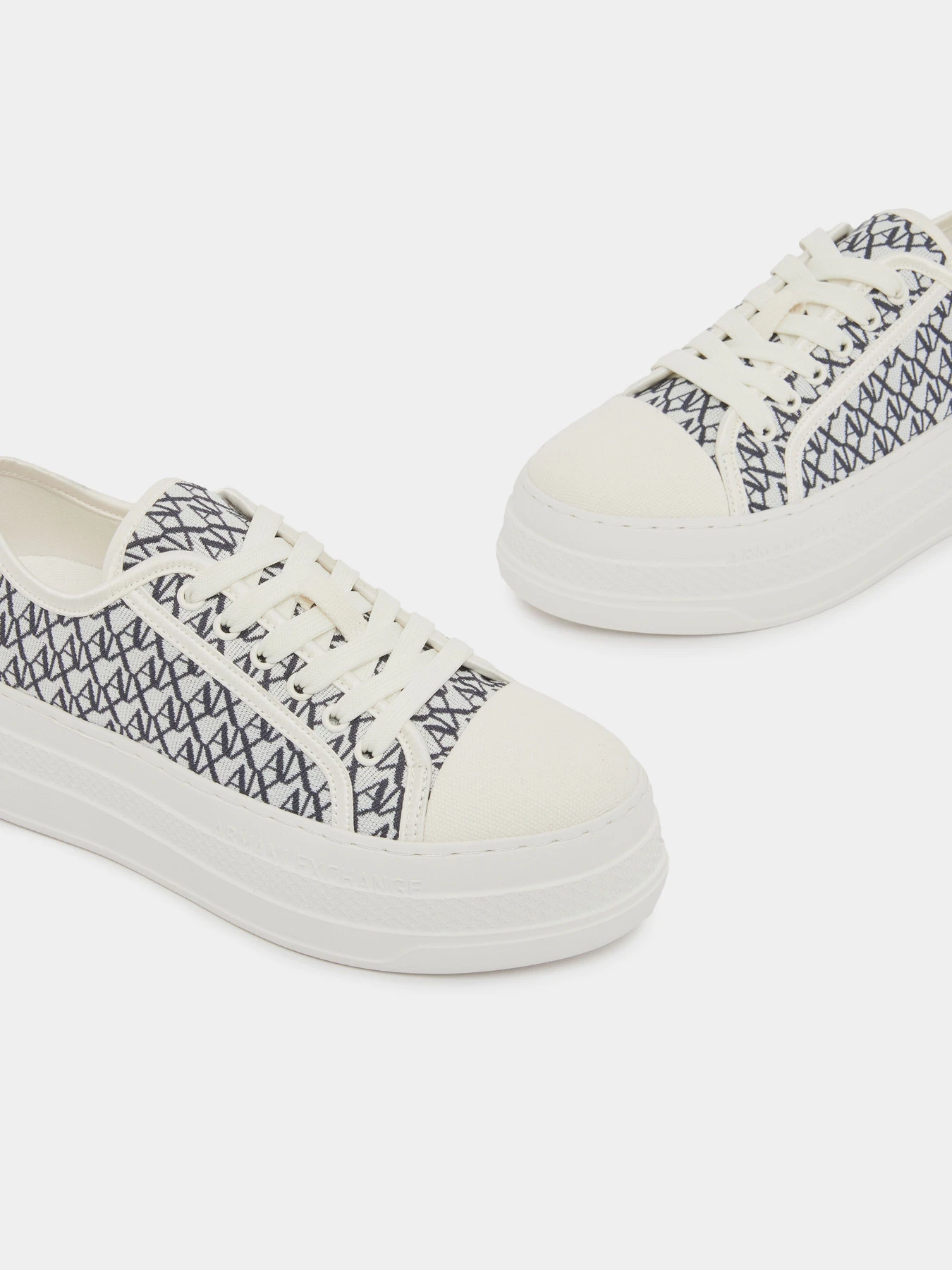 Кеди Armani Exchange модель XW002786-AF23055-MZ266 Фото
