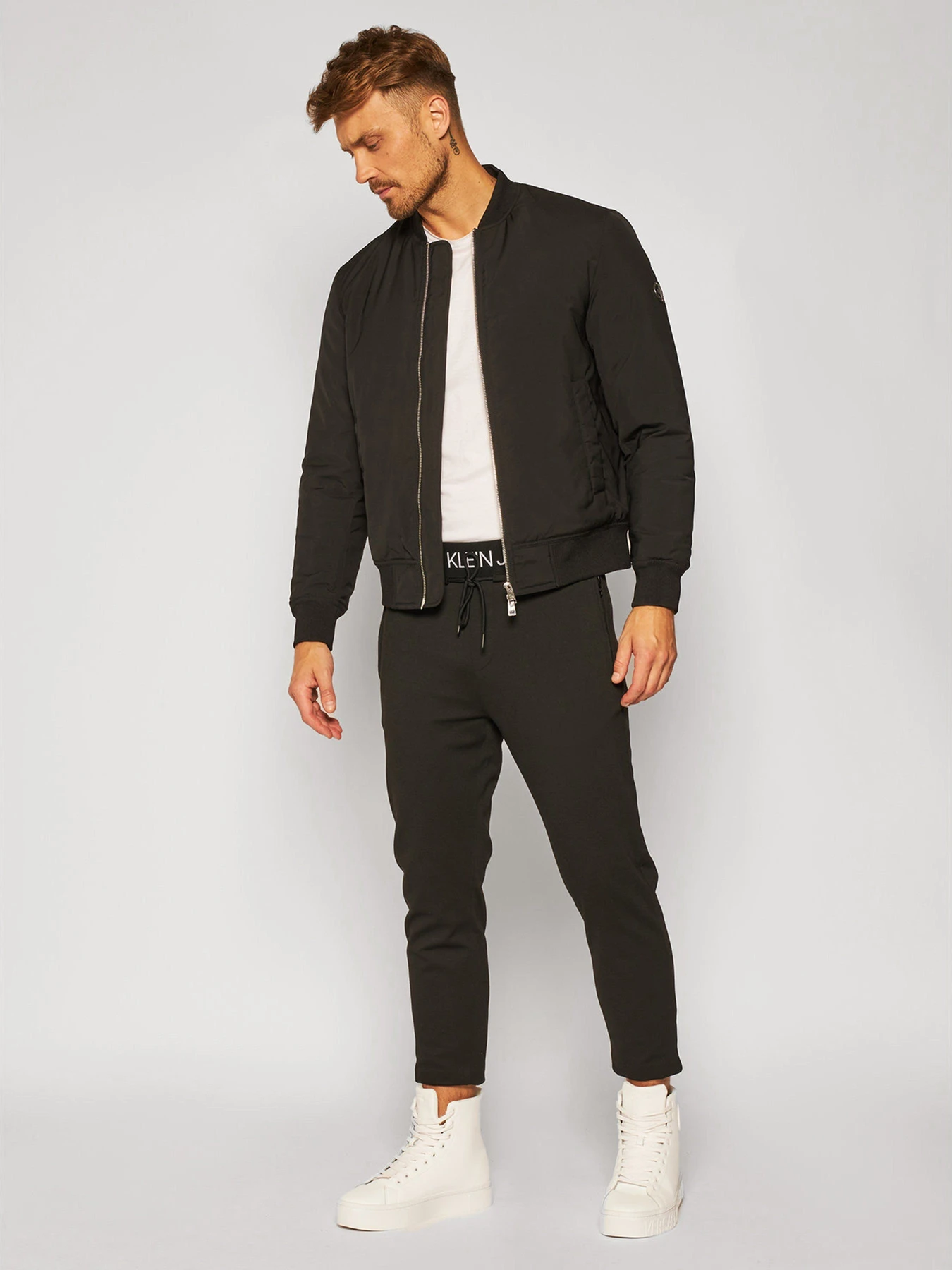 Куртки и дубленки Armani Exchange модель 6HZB52-ZNG1Z-1200 Куртки и дубленки Armani Exchange модель 6HZB52-ZNG1Z-1200 Фото