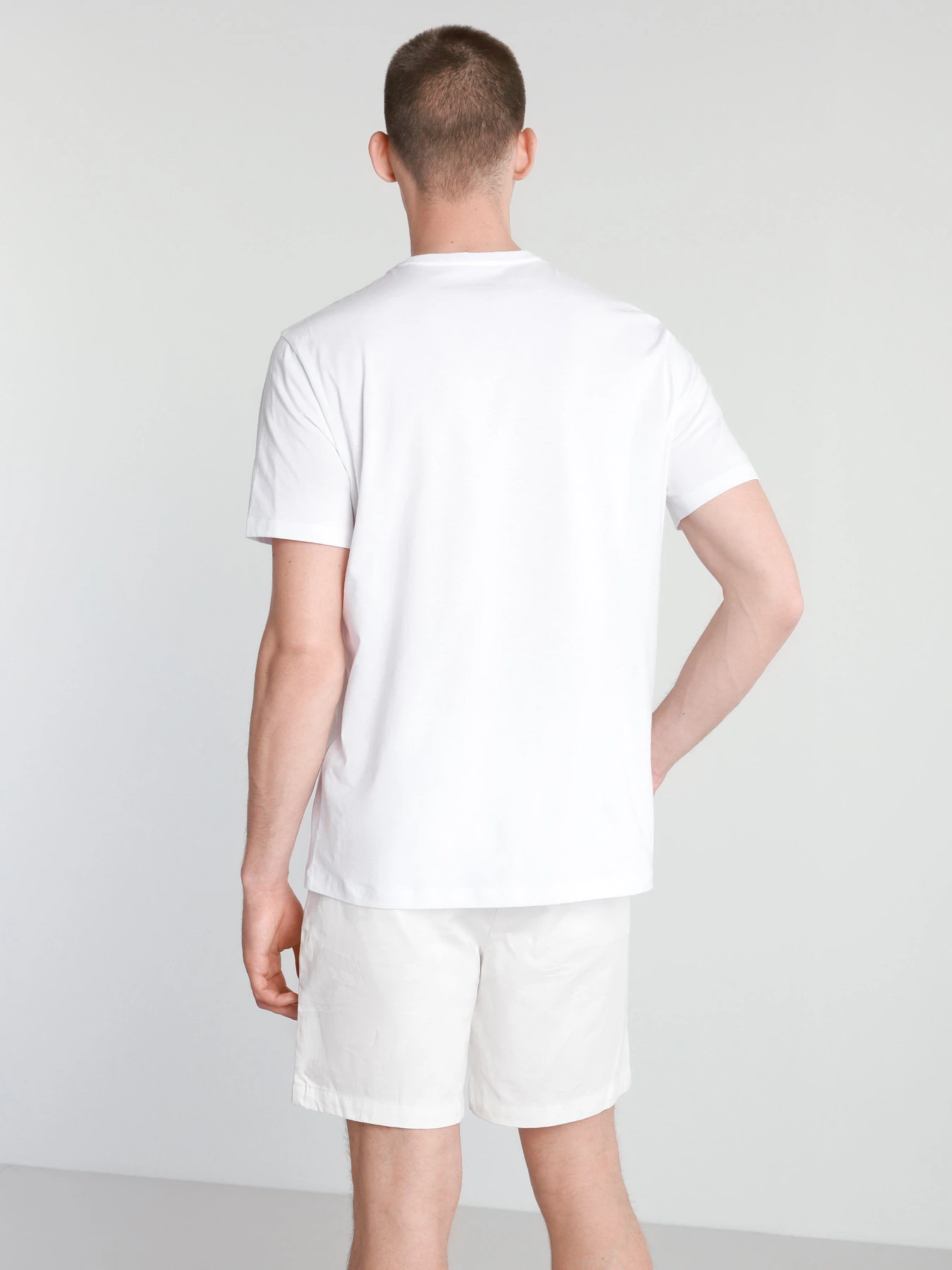 Футболки и поло Armani Exchange модель 6HZTGZ-ZJBVZ-1100 Футболки и поло Armani Exchange модель 6HZTGZ-ZJBVZ-1100 Фото