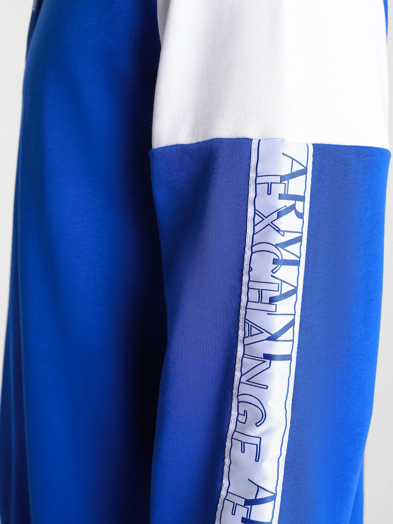 Худи и свитшоты Armani Exchange модель 6HZMFD-ZJ2RZ-7538 Худи и свитшоты Armani Exchange модель 6HZMFD-ZJ2RZ-7538 Фото