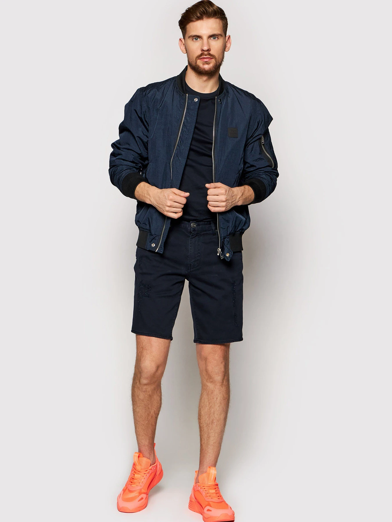 Шорты Armani Exchange модель 3KZJ80-Z1AAZ-1510 Шорты Armani Exchange модель 3KZJ80-Z1AAZ-1510 Фото