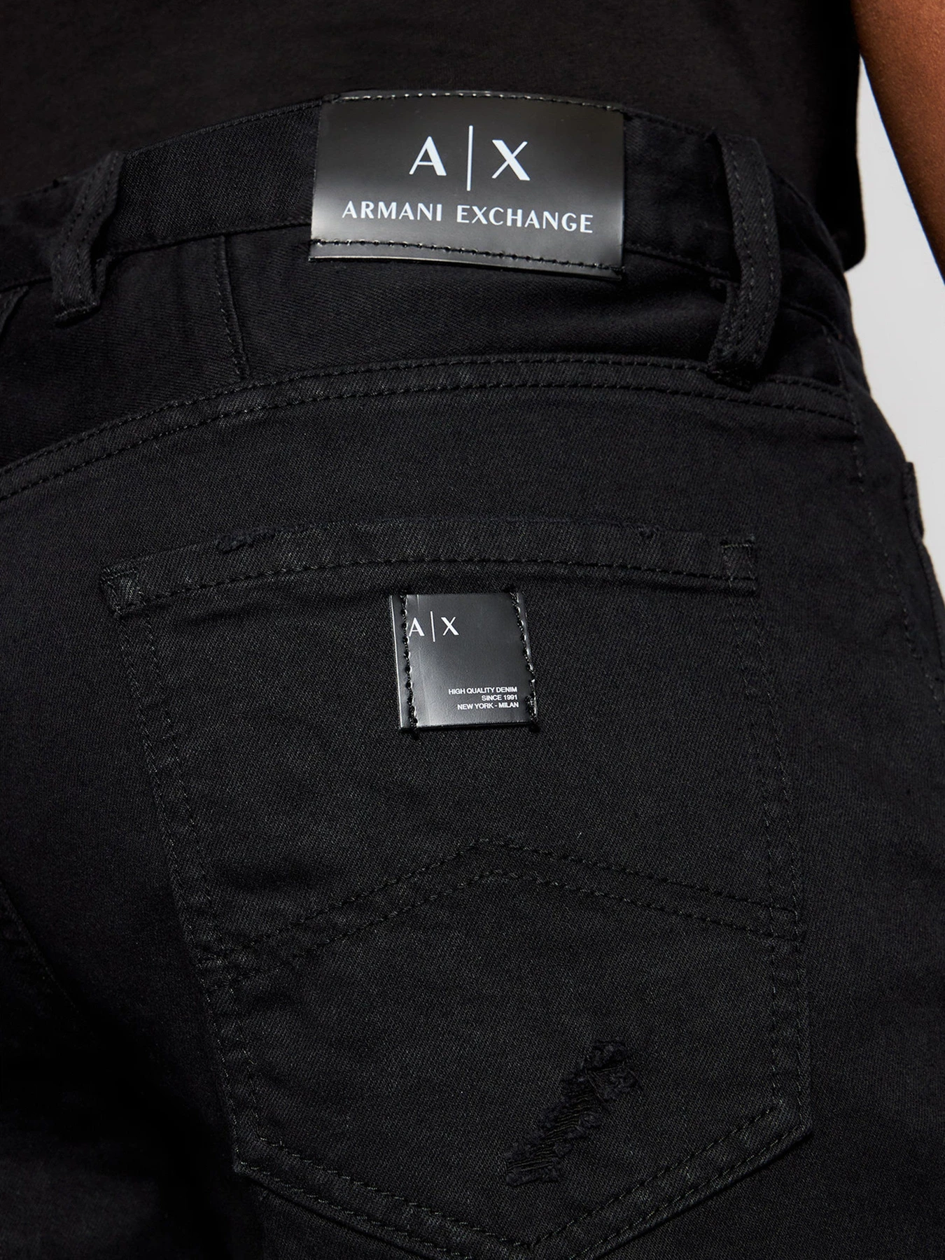 Шорты Armani Exchange модель 3KZJ80-Z1AAZ-1200 Шорты Armani Exchange модель 3KZJ80-Z1AAZ-1200 Фото