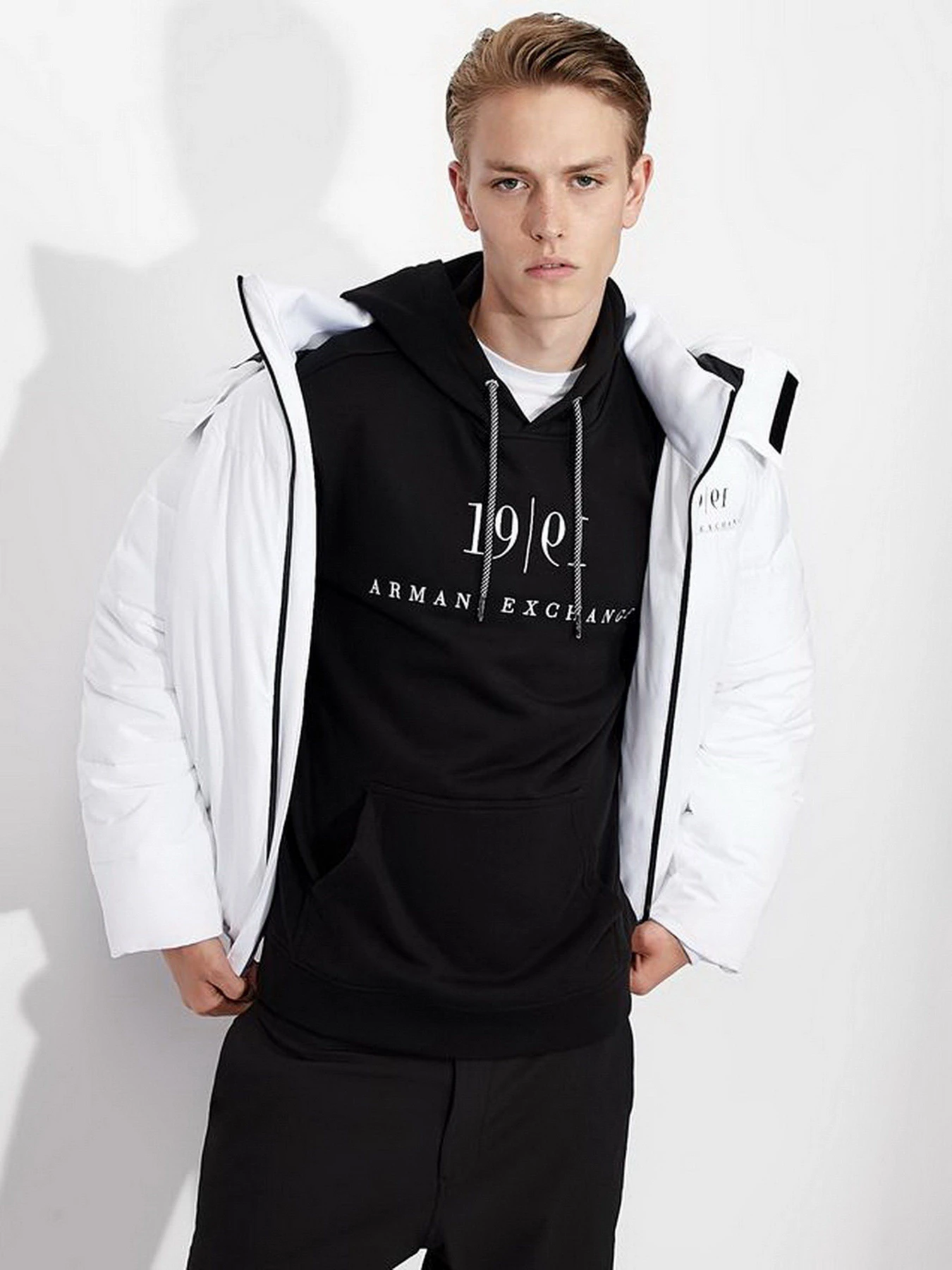 Куртки та дублянки Armani Exchange модель 6KZB12-ZNICZ-1100 Куртки та дублянки Armani Exchange модель 6KZB12-ZNICZ-1100 Фото