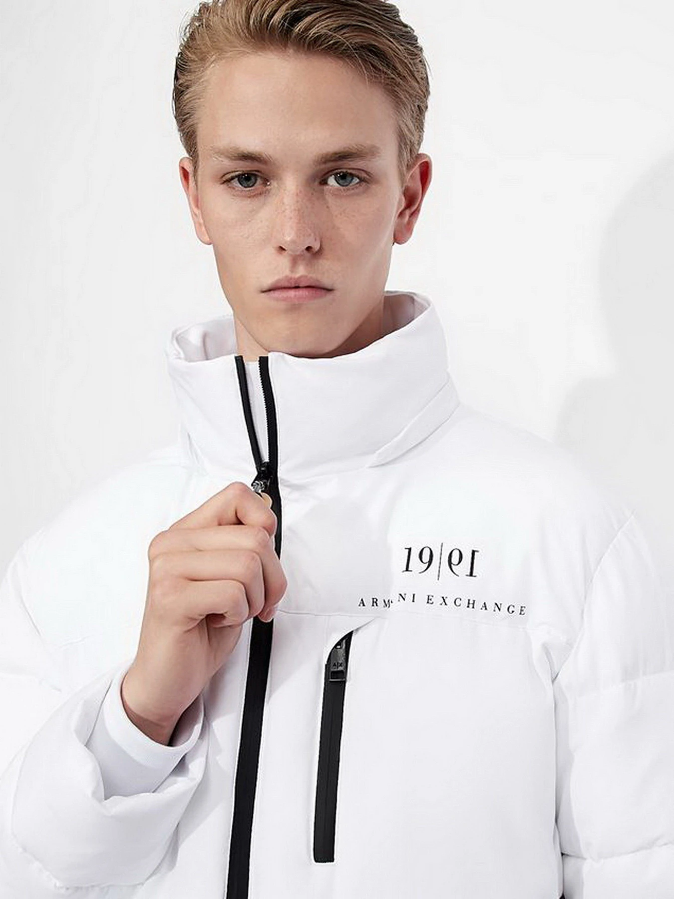 Куртки та дублянки Armani Exchange модель 6KZB12-ZNICZ-1100 Куртки та дублянки Armani Exchange модель 6KZB12-ZNICZ-1100 Фото