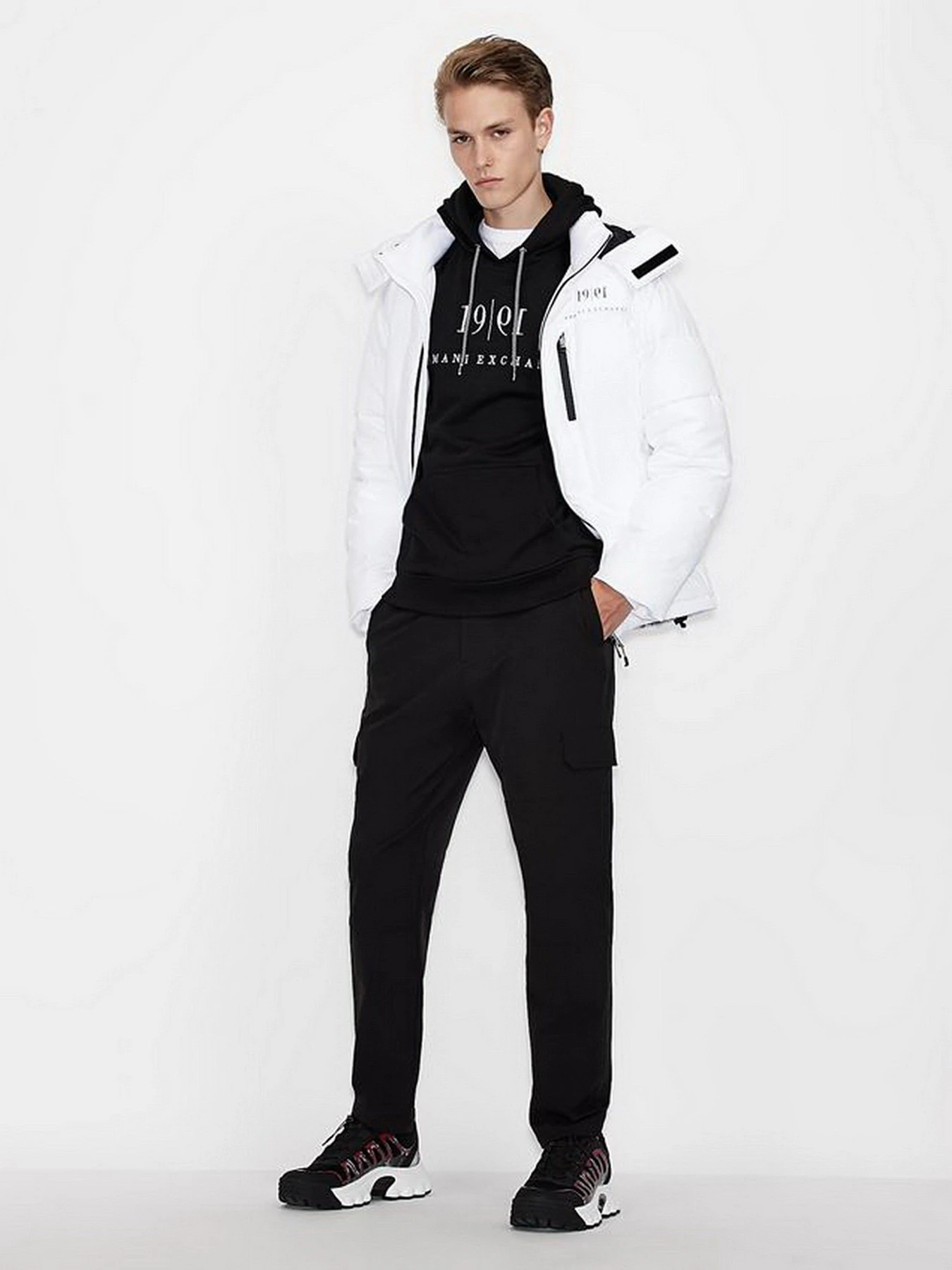 Куртки та дублянки Armani Exchange модель 6KZB12-ZNICZ-1100 Куртки та дублянки Armani Exchange модель 6KZB12-ZNICZ-1100 Фото