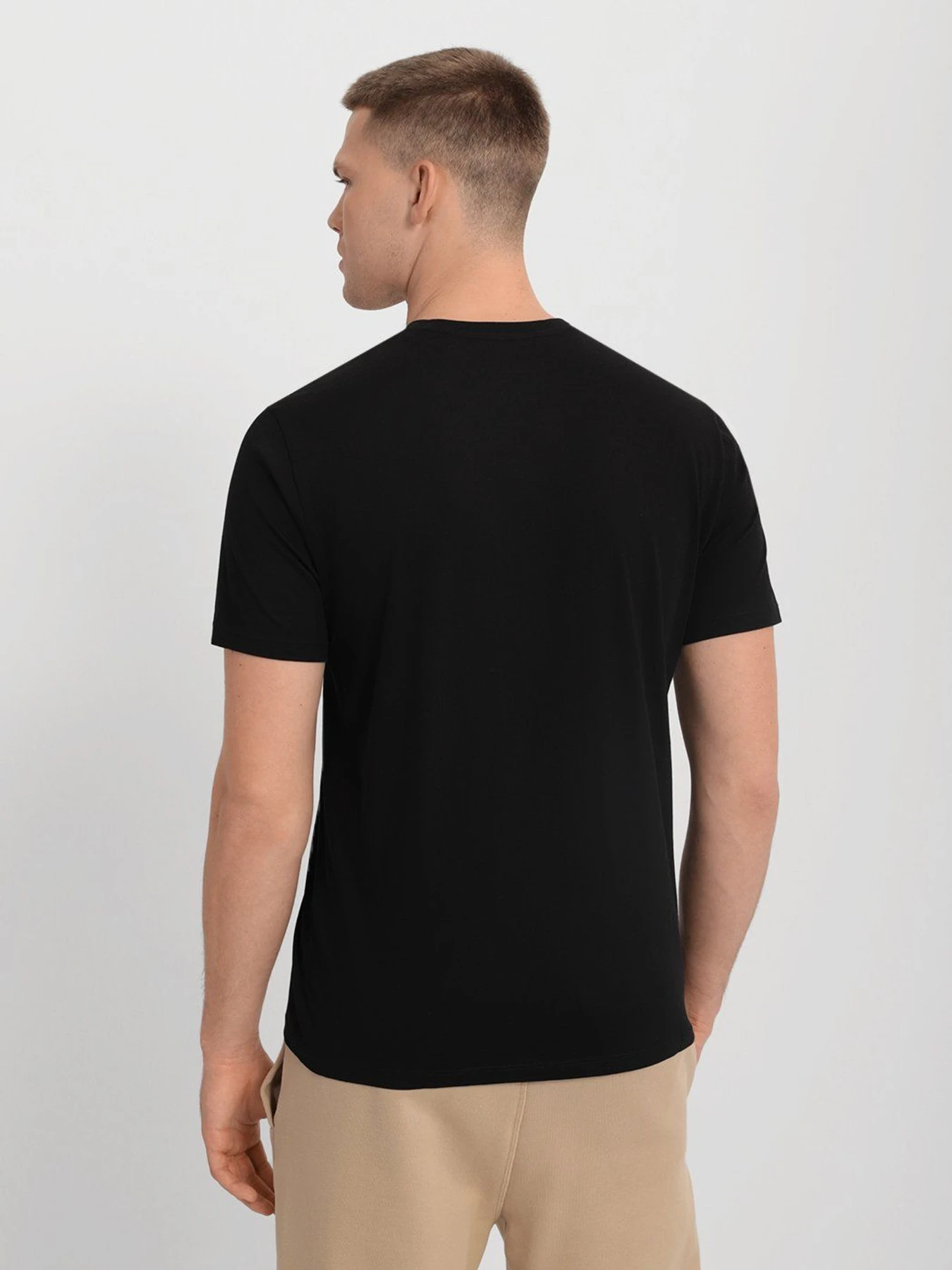 Футболки і поло Armani Exchange модель 8NZT86-ZJA5Z-1200 Футболки і поло Armani Exchange модель 8NZT86-ZJA5Z-1200 Фото