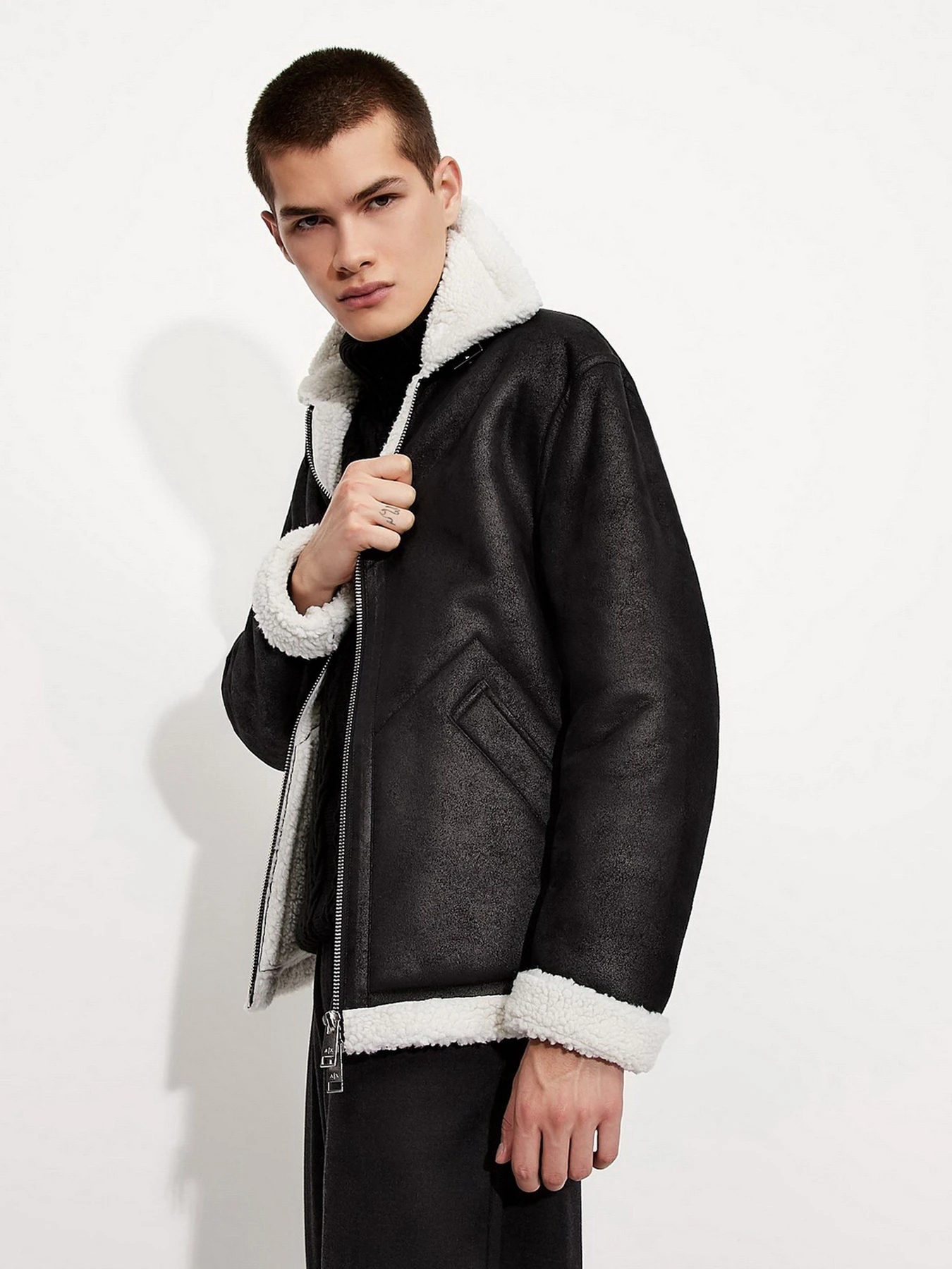 Куртки и дубленки Armani Exchange модель 6KZB01-ZNVZZ-2232 Куртки и дубленки Armani Exchange модель 6KZB01-ZNVZZ-2232 Фото