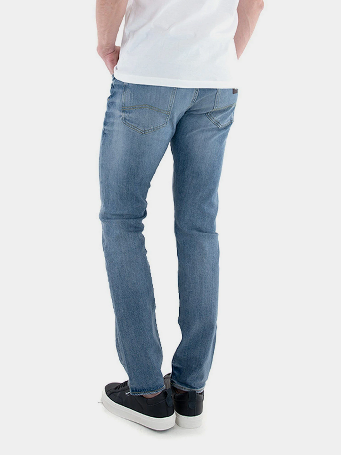 Джинсы Armani Exchange Slim модель 3LZJ13-Z1PSZ-1500 Джинсы Armani Exchange Slim модель 3LZJ13-Z1PSZ-1500 Фото