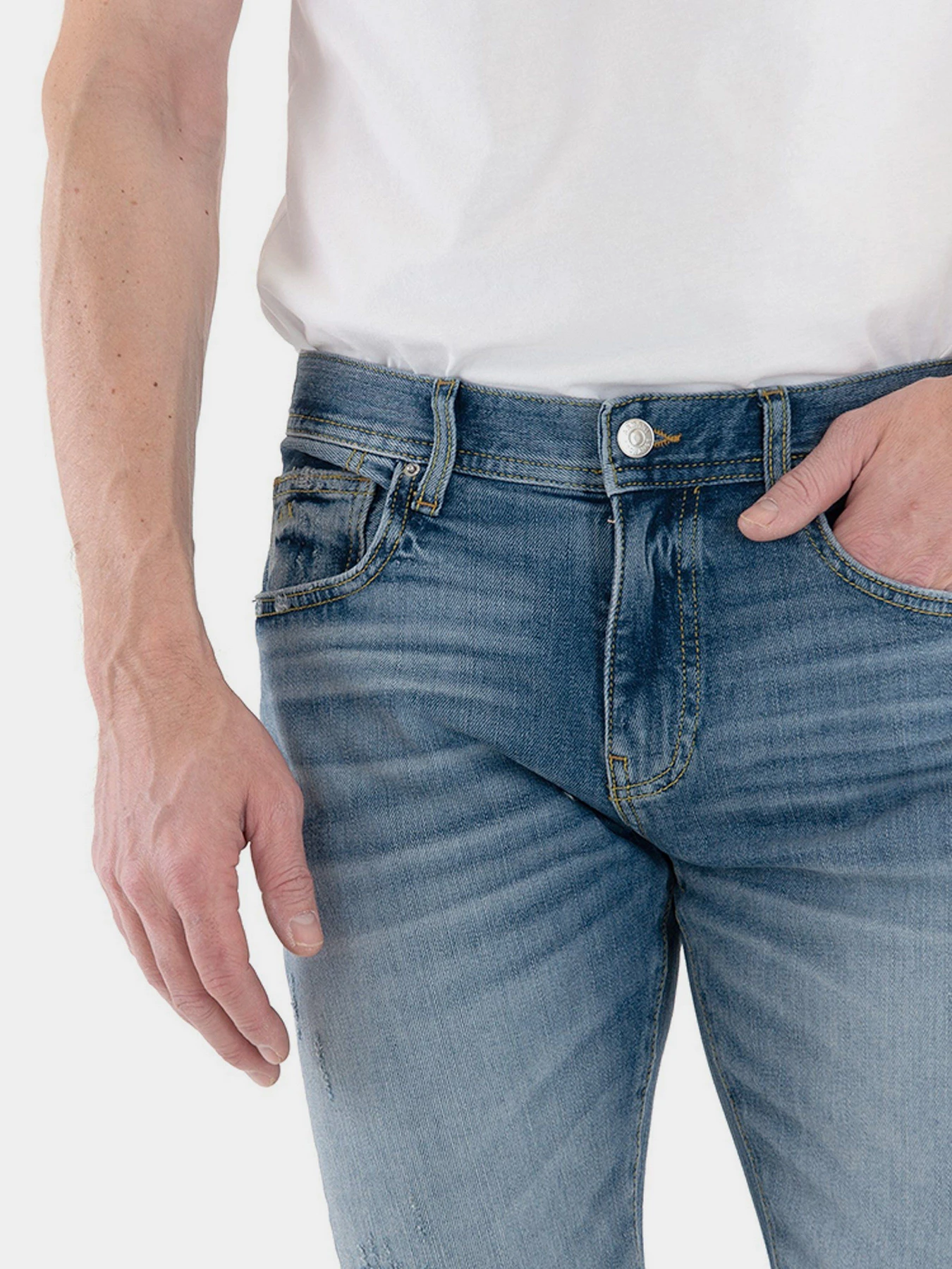 Джинсы Armani Exchange Slim модель 3LZJ13-Z1PSZ-1500 Джинсы Armani Exchange Slim модель 3LZJ13-Z1PSZ-1500 Фото