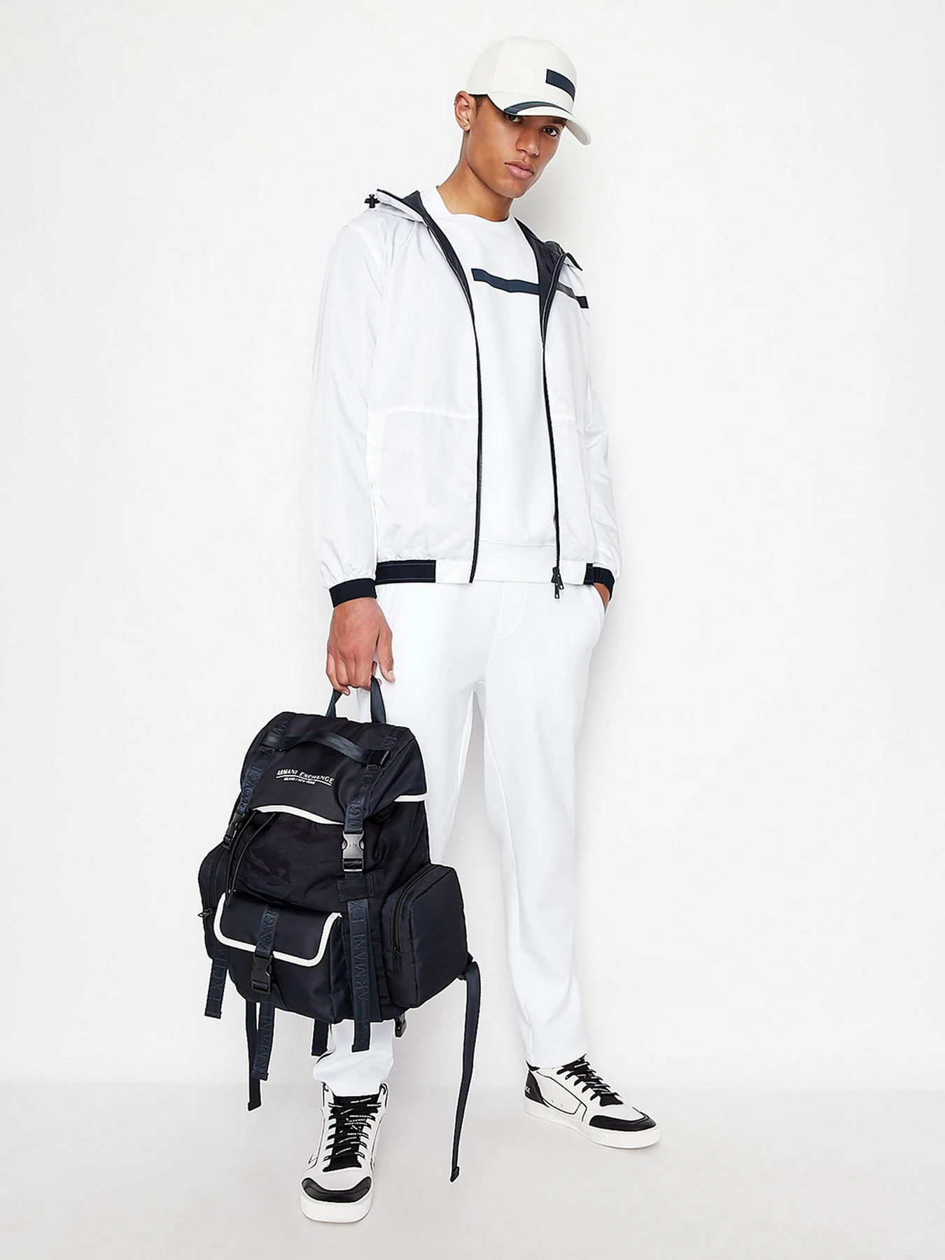 Куртки та дублянки Armani Exchange модель 3LZB11-ZNJ7Z-1100 Куртки та дублянки Armani Exchange модель 3LZB11-ZNJ7Z-1100 Фото