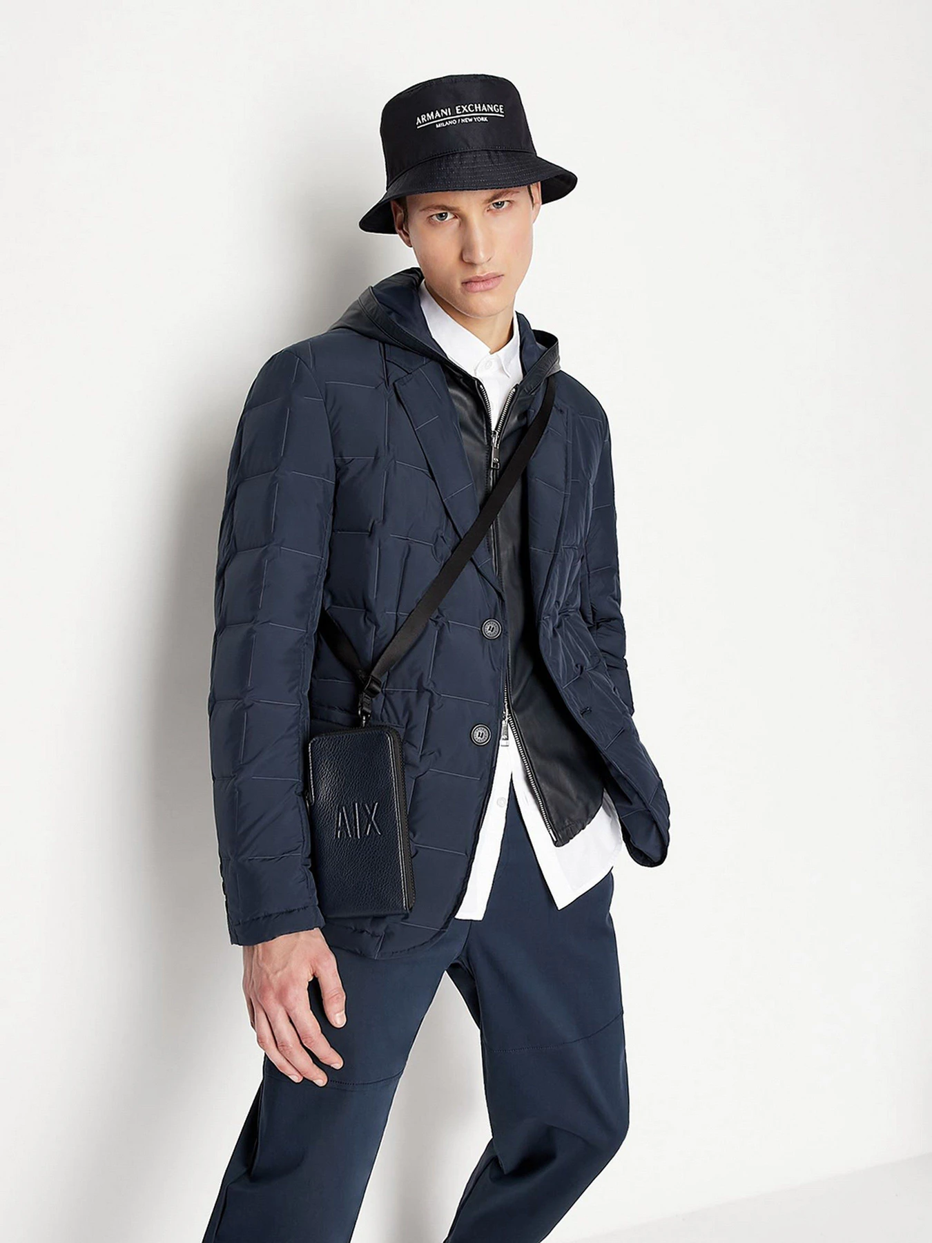 Пиджаки Armani Exchange модель 3LZG10-ZNIDZ-25AS Пиджаки Armani Exchange модель 3LZG10-ZNIDZ-25AS Фото