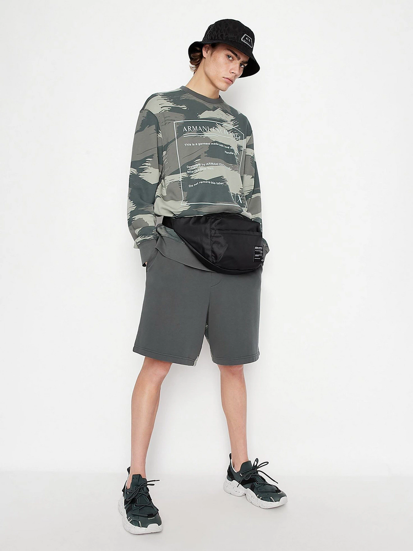 Худи и свитшоты Armani Exchange модель 3LZMHB-ZJEFZ-25BE Худи и свитшоты Armani Exchange модель 3LZMHB-ZJEFZ-25BE Фото