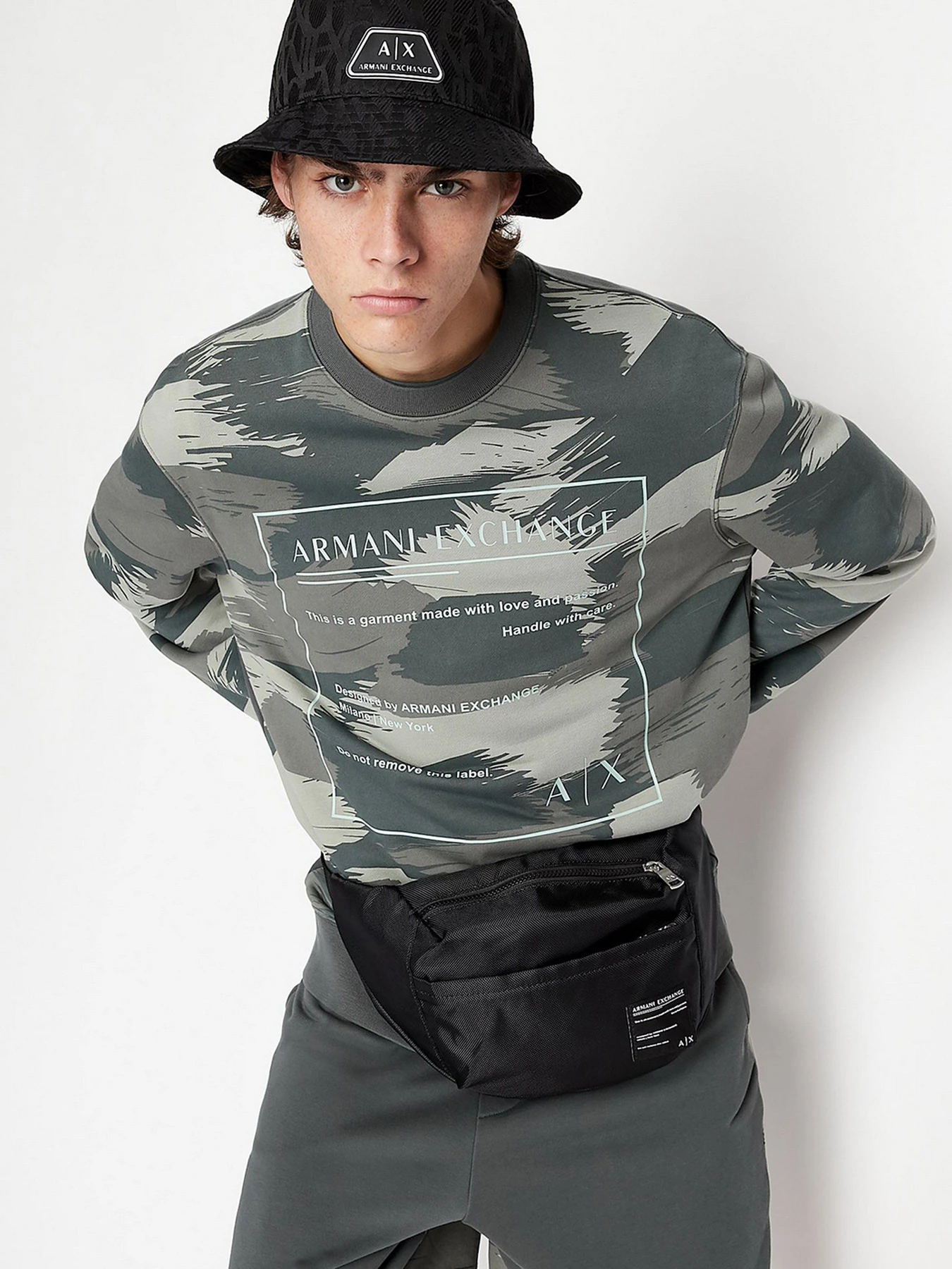 Худи и свитшоты Armani Exchange модель 3LZMHB-ZJEFZ-25BE Худи и свитшоты Armani Exchange модель 3LZMHB-ZJEFZ-25BE Фото