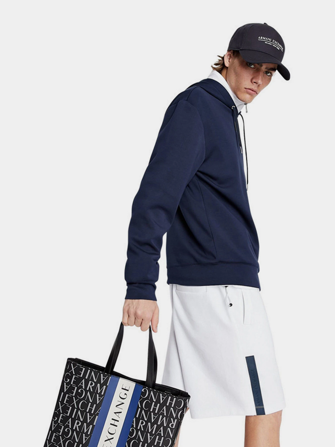 Худи и свитшоты Armani Exchange модель 3LZMHC-ZJZDZ-15BA Худи и свитшоты Armani Exchange модель 3LZMHC-ZJZDZ-15BA Фото