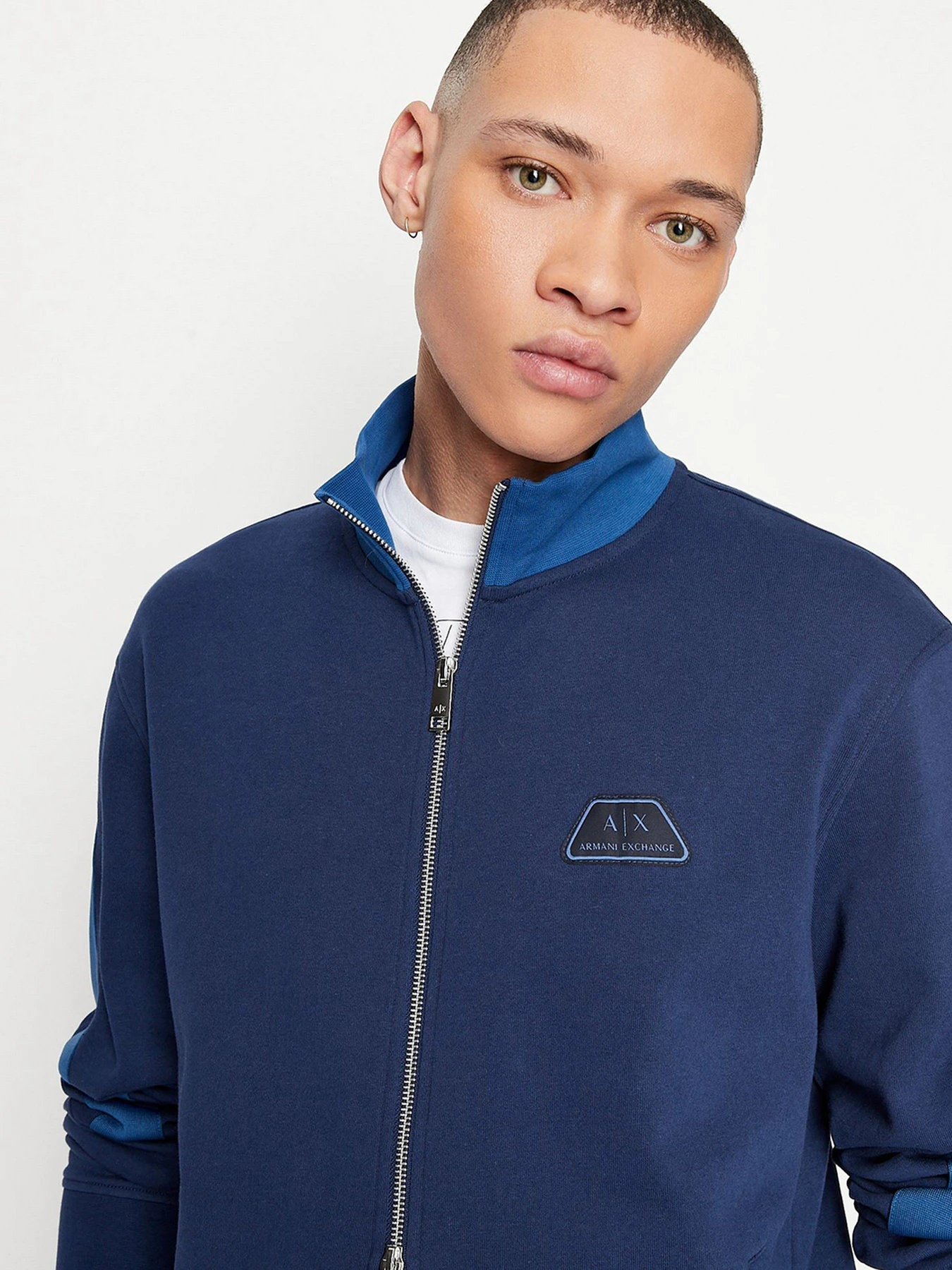 Худи и свитшоты Armani Exchange модель 3LZMJB-ZJY9Z-25BF Худи и свитшоты Armani Exchange модель 3LZMJB-ZJY9Z-25BF Фото