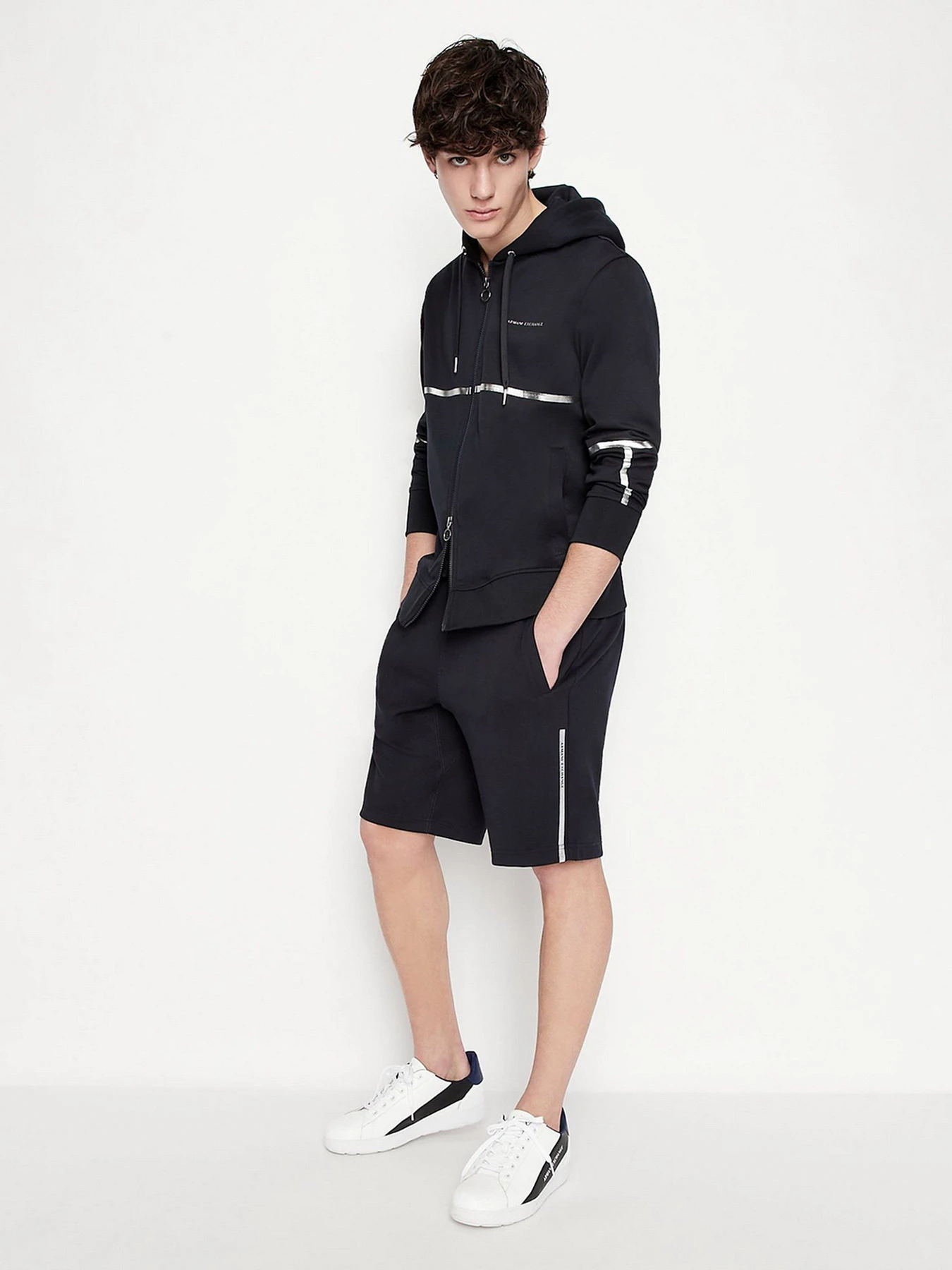 Худі та світшоти Armani Exchange модель 3LZMNB-Z9N1Z-05FB Худі та світшоти Armani Exchange модель 3LZMNB-Z9N1Z-05FB Фото
