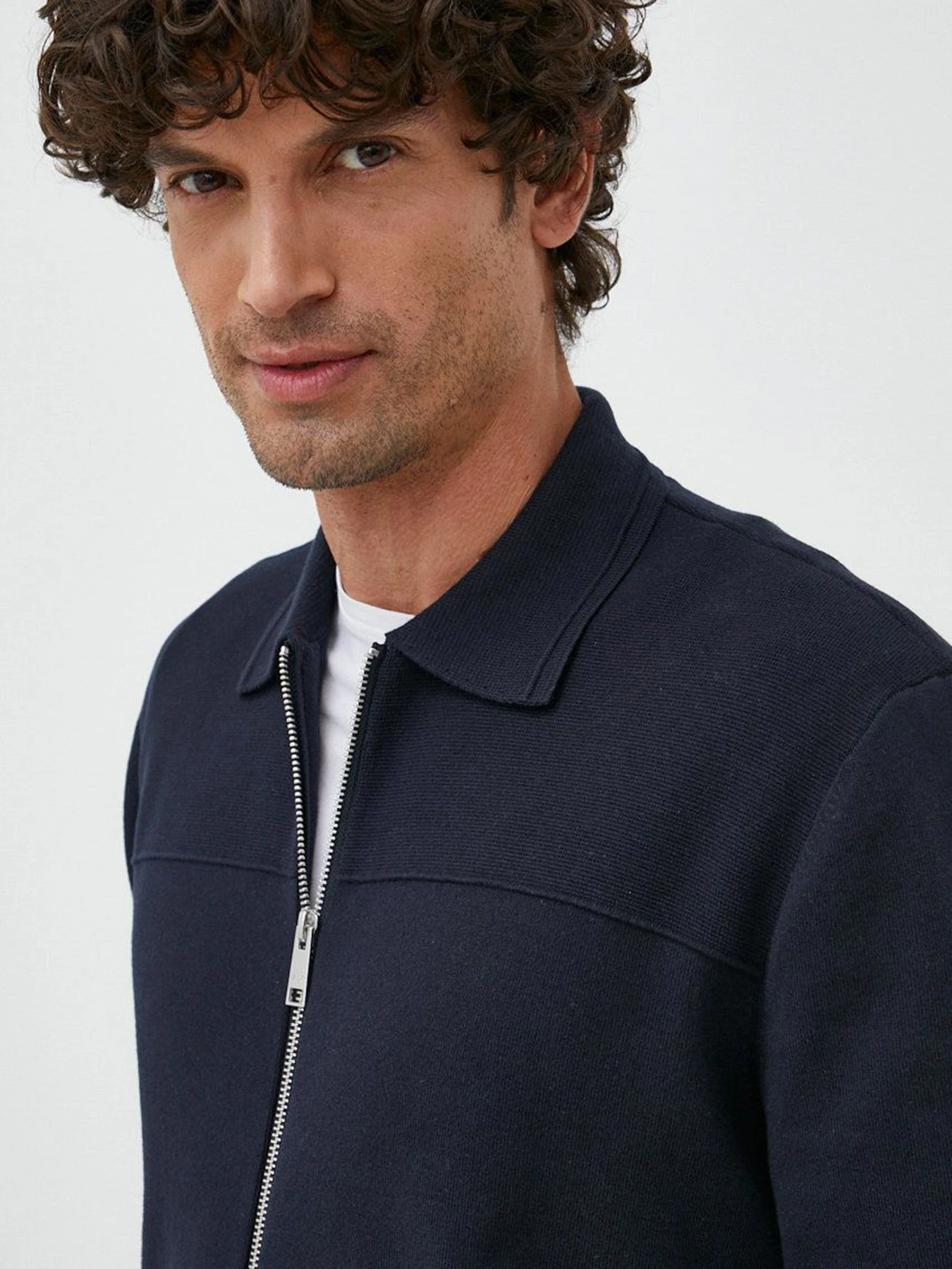 Светри та кардигани Armani Exchange модель 6LZE1E-ZMU8Z-1510 Светри та кардигани Armani Exchange модель 6LZE1E-ZMU8Z-1510 Фото