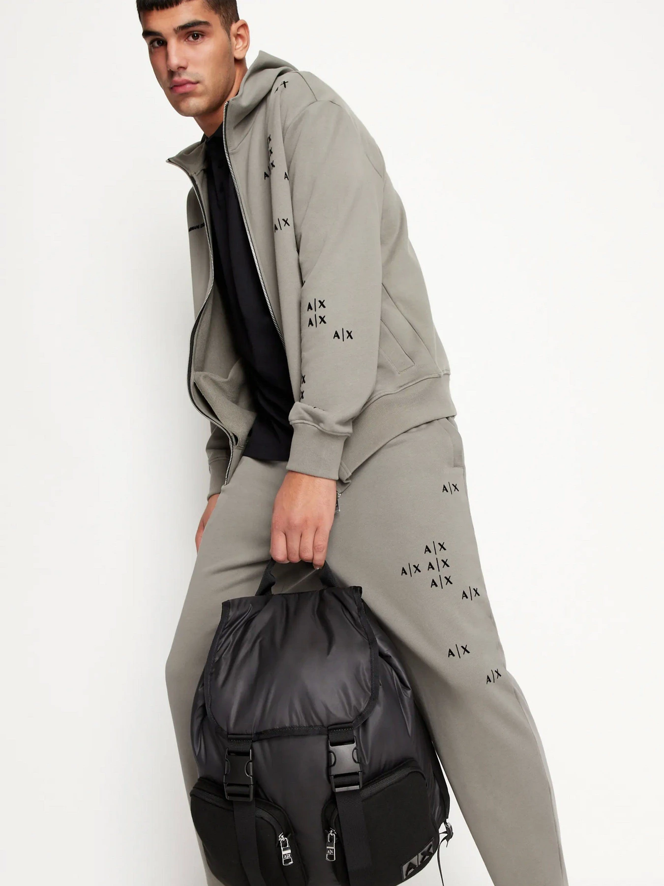 Худи и свитшоты Armani Exchange модель 6LZMAT-ZJBWZ-1979 Худи и свитшоты Armani Exchange модель 6LZMAT-ZJBWZ-1979 Фото