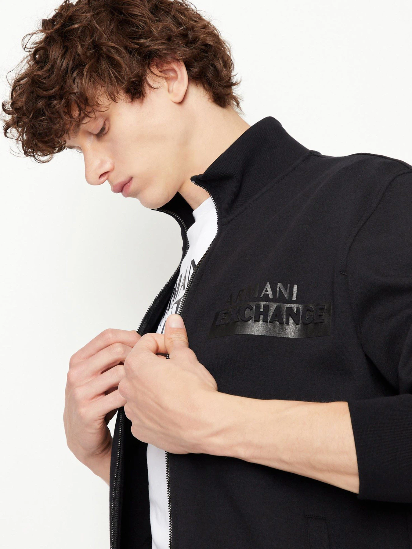 Худи и свитшоты Armani Exchange модель 6LZMBF-ZJCAZ-1200 Худи и свитшоты Armani Exchange модель 6LZMBF-ZJCAZ-1200 Фото