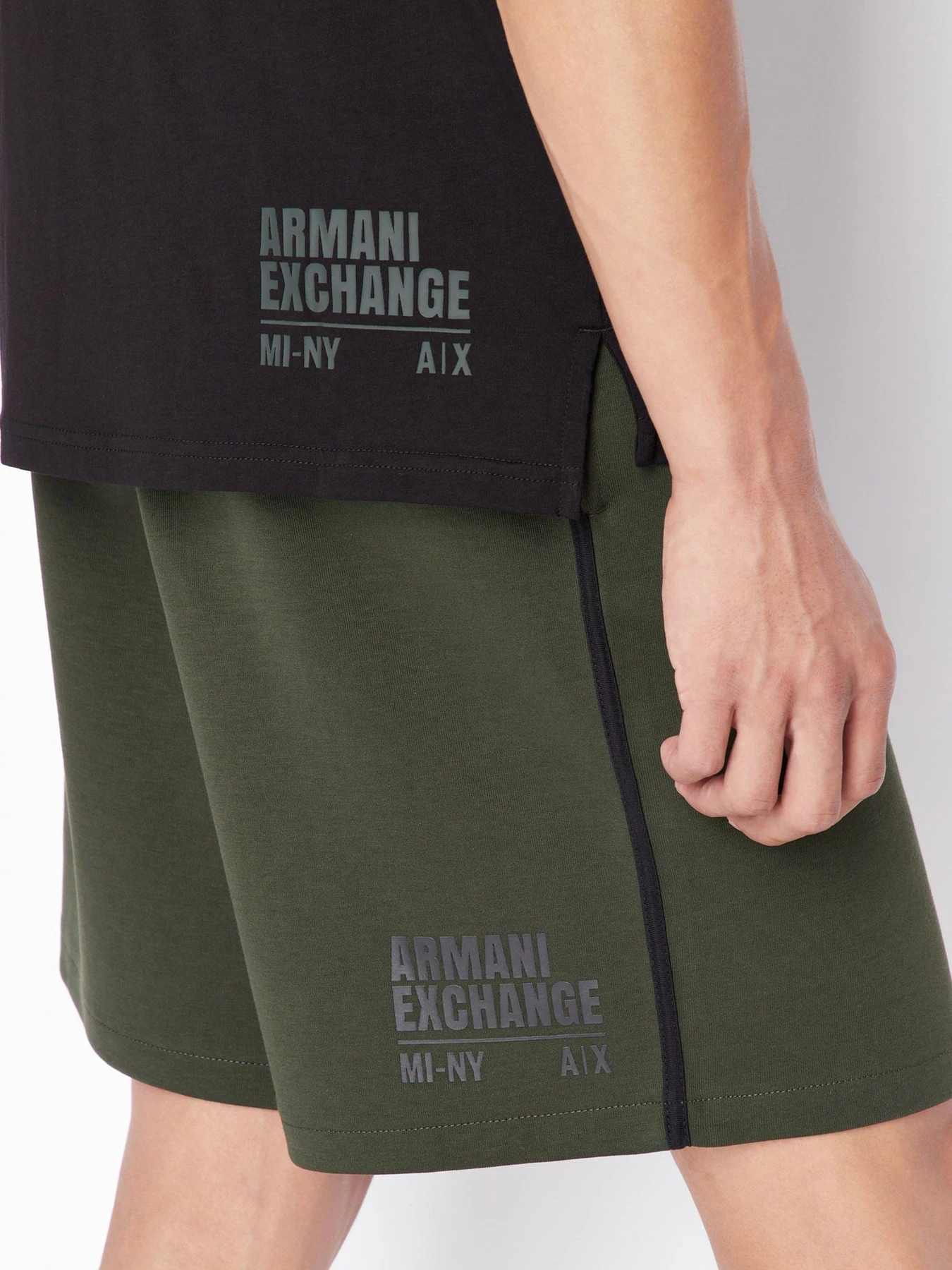 Шорты Armani Exchange модель 6LZSFD-ZJ5NZ-1851 Шорты Armani Exchange модель 6LZSFD-ZJ5NZ-1851 Фото