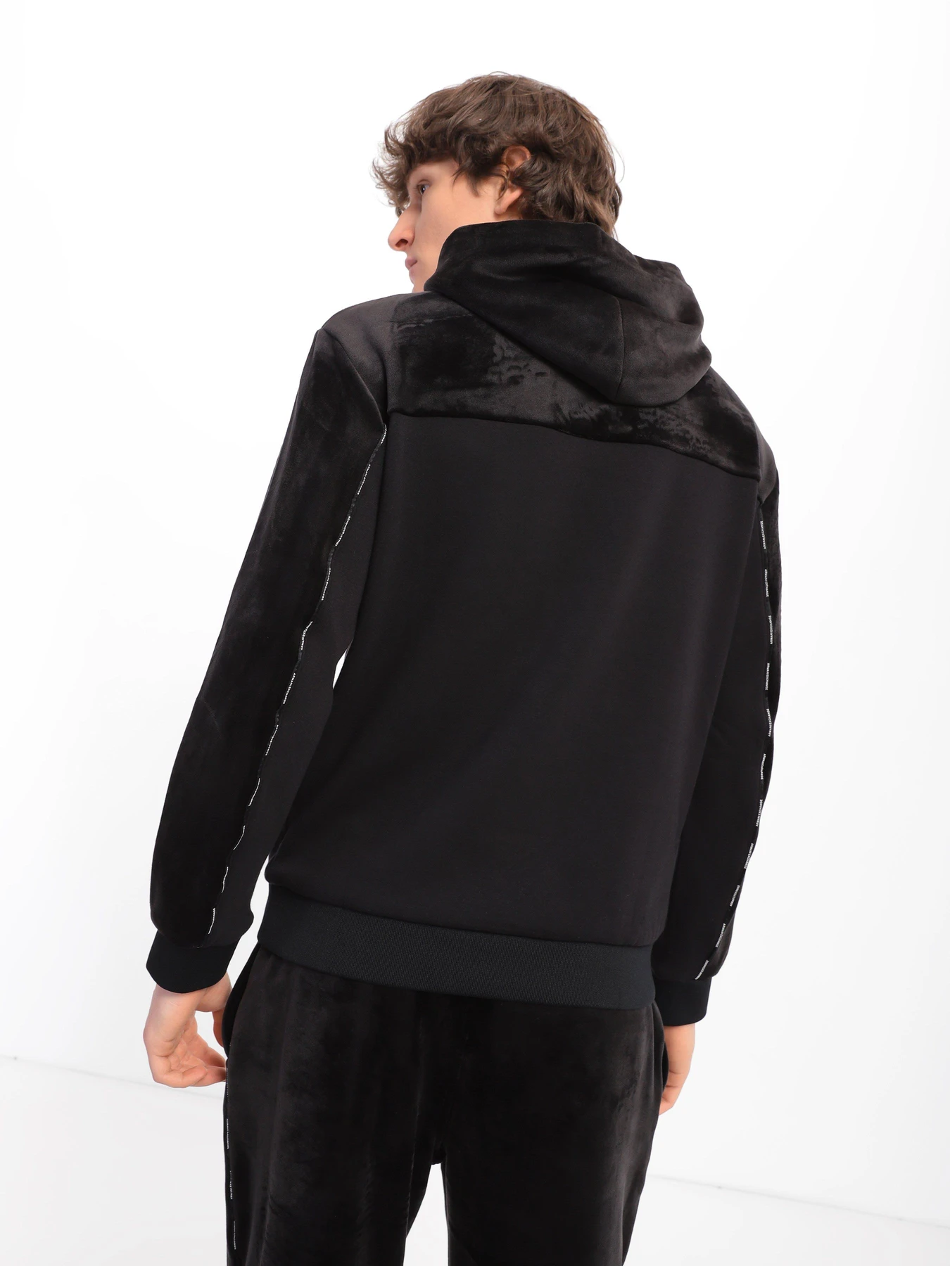 Худи и свитшоты Armani Exchange модель 6LZMKA-ZJ6LZ-1200 Худи и свитшоты Armani Exchange модель 6LZMKA-ZJ6LZ-1200 Фото