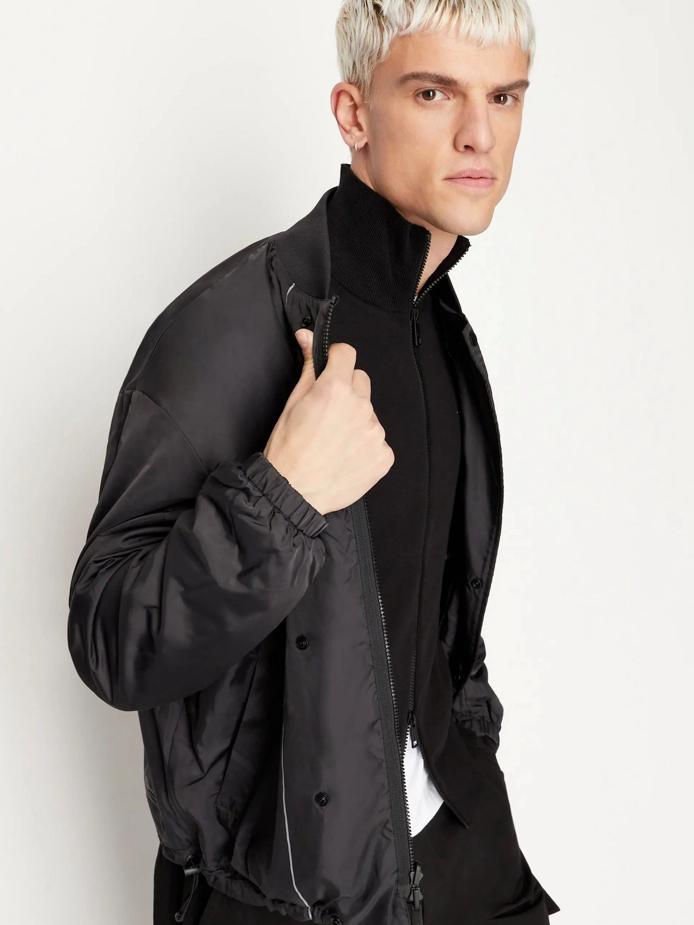 Свитры и кардиганы Armani Exchange модель 3RZE1A-ZMQ7Z-1200 Свитры и кардиганы Armani Exchange модель 3RZE1A-ZMQ7Z-1200 Фото