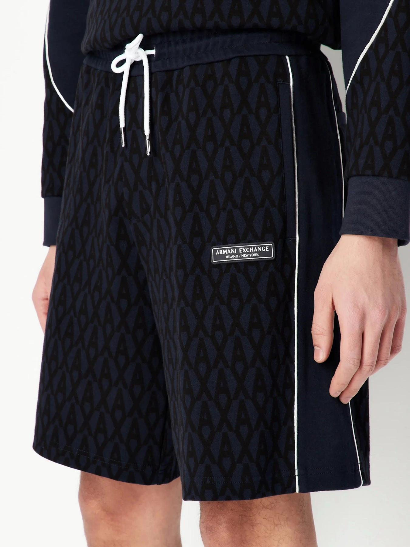 Шорти Armani Exchange модель 3RZSLA-ZJGFZ-85CN Шорти Armani Exchange модель 3RZSLA-ZJGFZ-85CN Фото