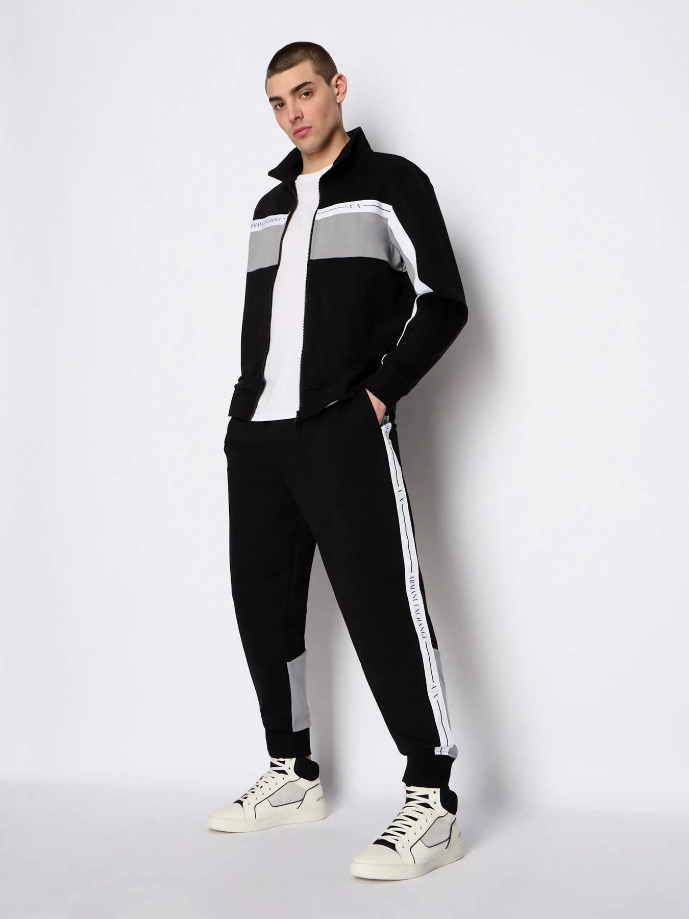 Худі та світшоти Armani Exchange модель 3RZMFC-ZJDEZ-52AF Худі та світшоти Armani Exchange модель 3RZMFC-ZJDEZ-52AF Фото