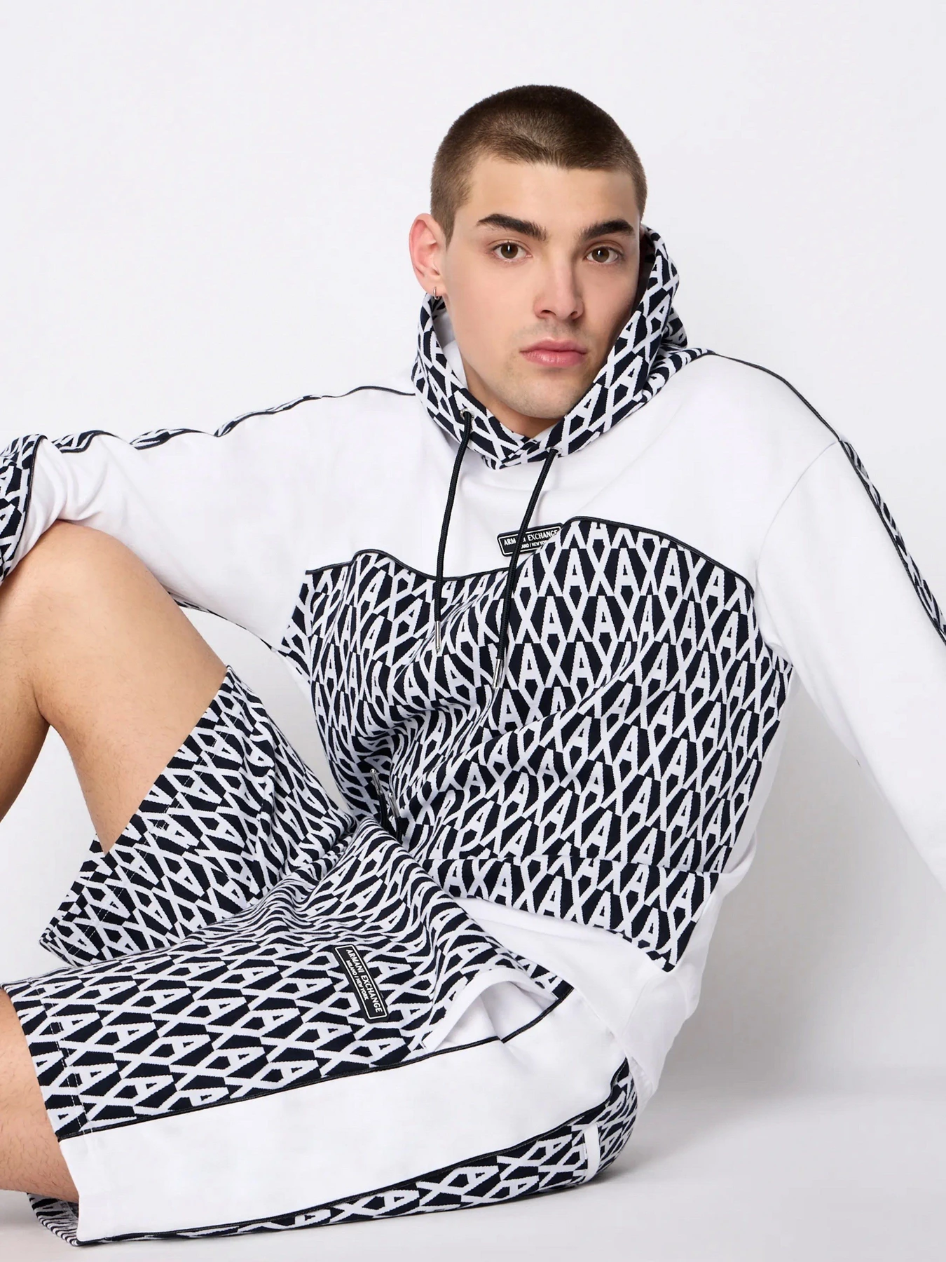 Худи и свитшоты Armani Exchange модель 3RZMLA-ZJGFZ-85CP Худи и свитшоты Armani Exchange модель 3RZMLA-ZJGFZ-85CP Фото